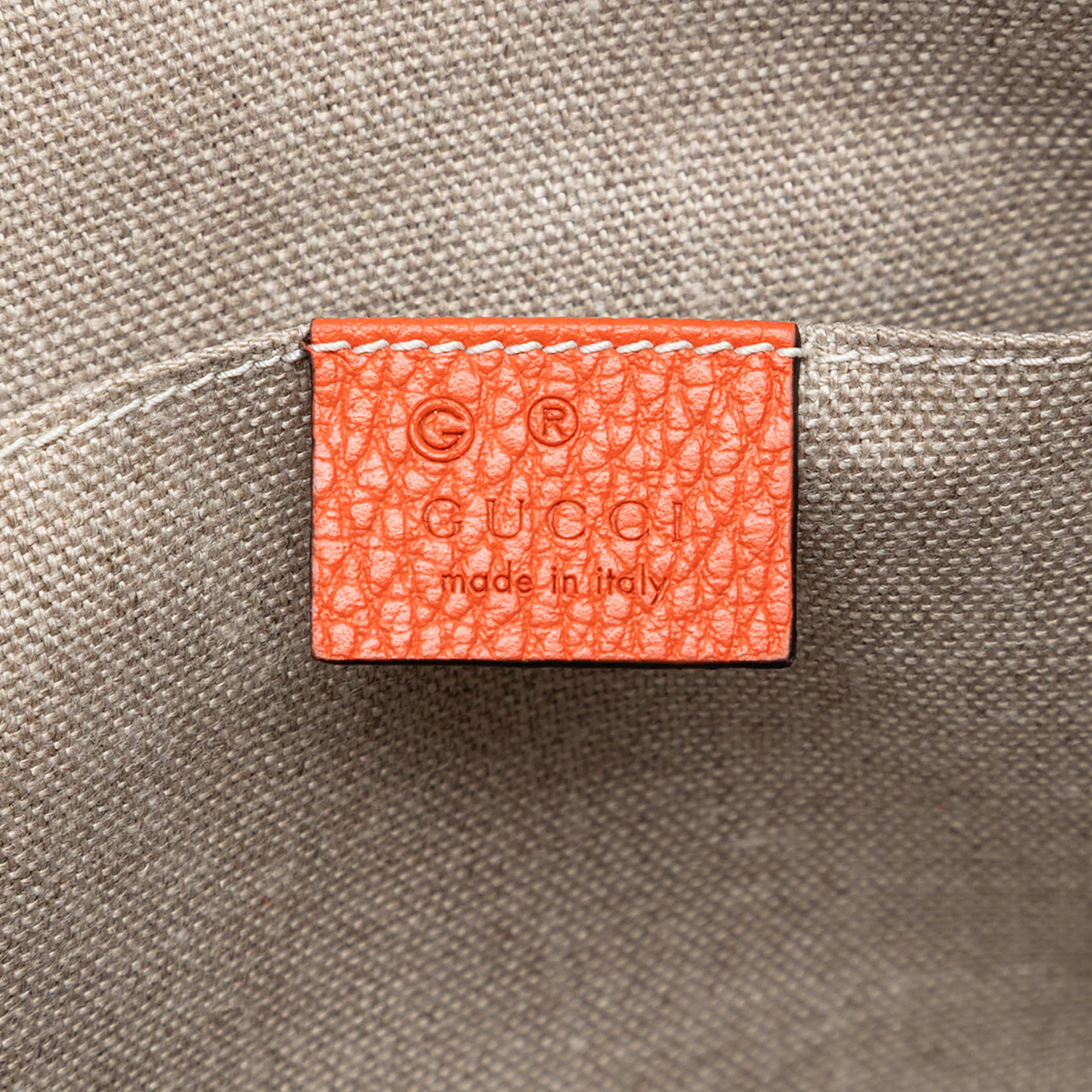 Gucci Calfskin Bamboo Tassel Clutch, från Luxclusif, i färgen orange. Klicka för att öppna bilden i stort format