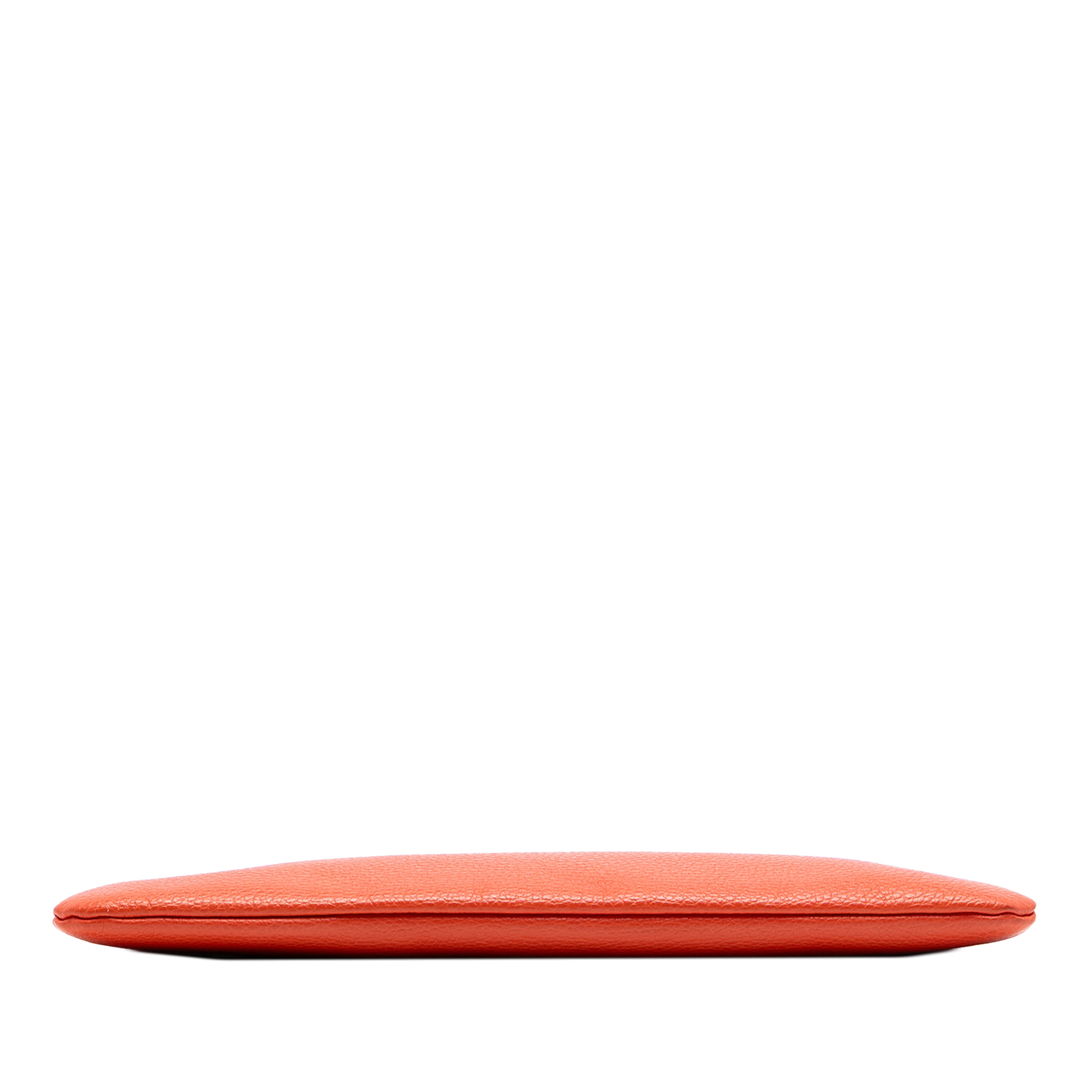 Gucci Calfskin Bamboo Tassel Clutch, från Luxclusif, i färgen orange. Klicka för att öppna bilden i stort format