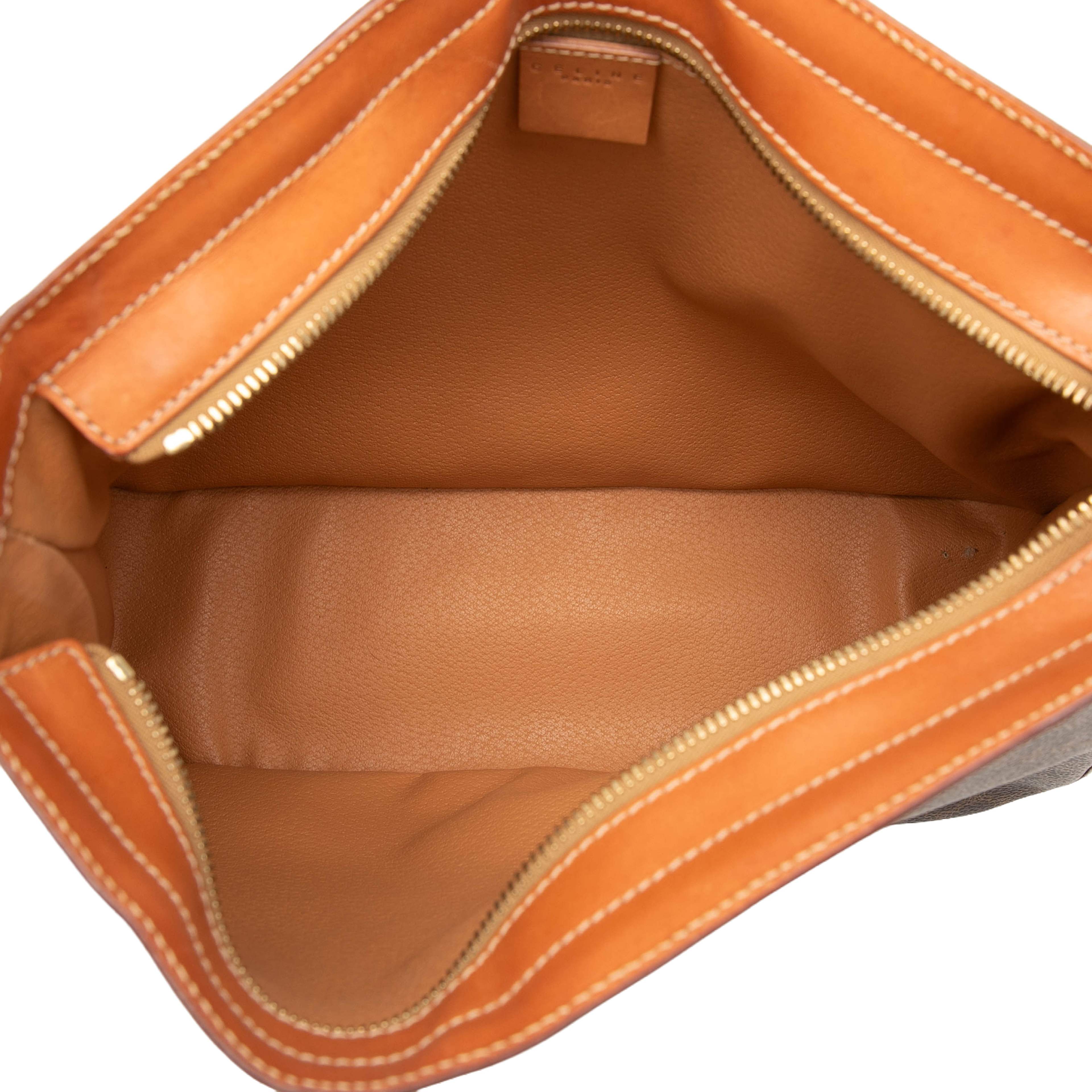 Celine Macadam Coated Canvas Shoulder Bag, från Luxclusif, i färgen brun. Klicka för att öppna bilden i stort format