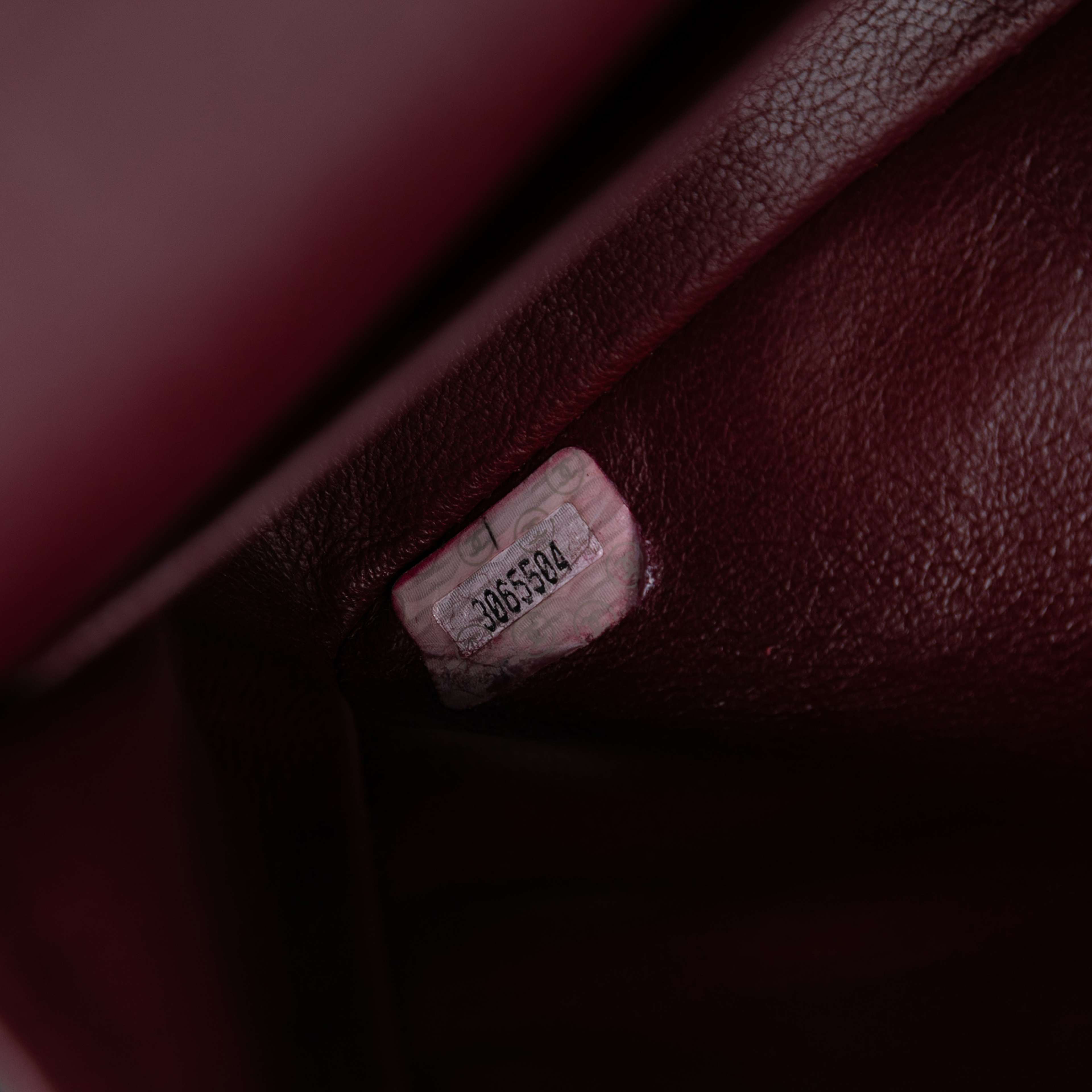 Chanel Medium Classic Lambskin Double Flap, från Luxclusif, i färgen black. Klicka för att öppna bilden i stort format