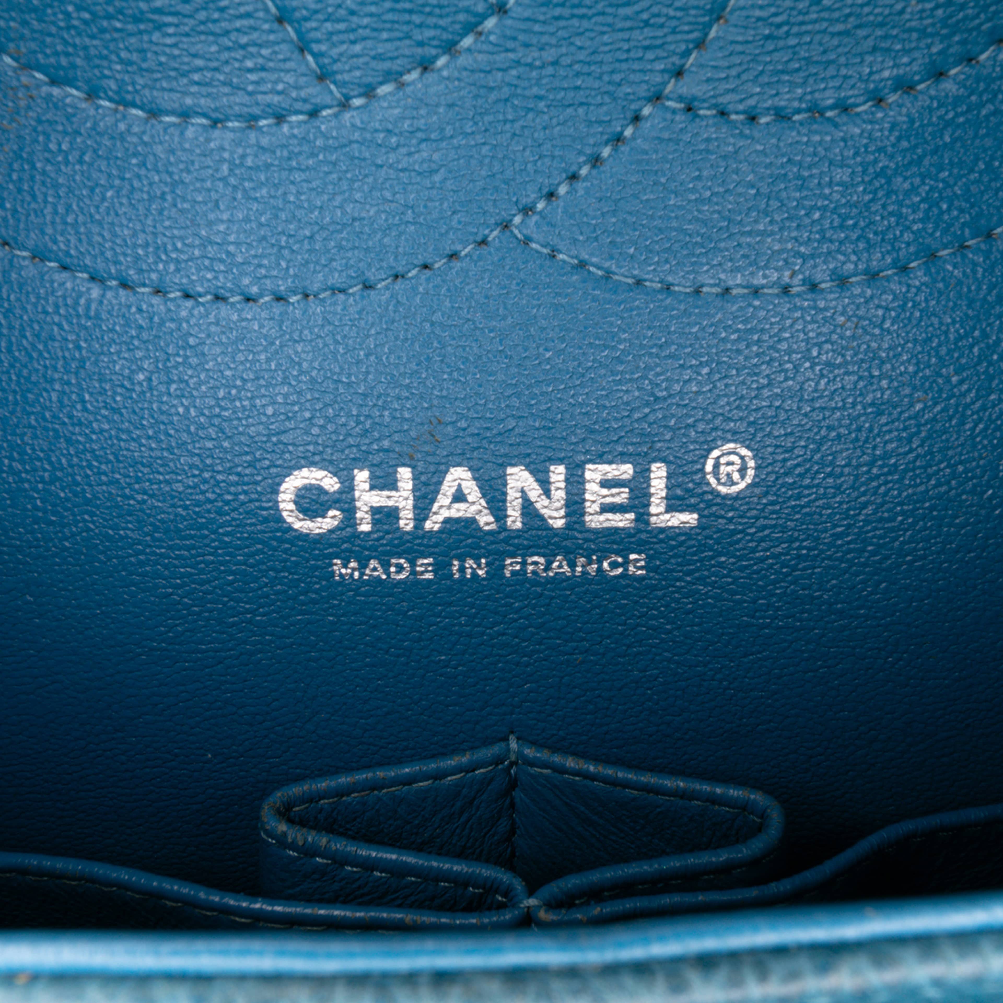 Chanel Jumbo Classic Caviar Double Flap, från Luxclusif, i färgen blue. Klicka för att öppna bilden i stort format