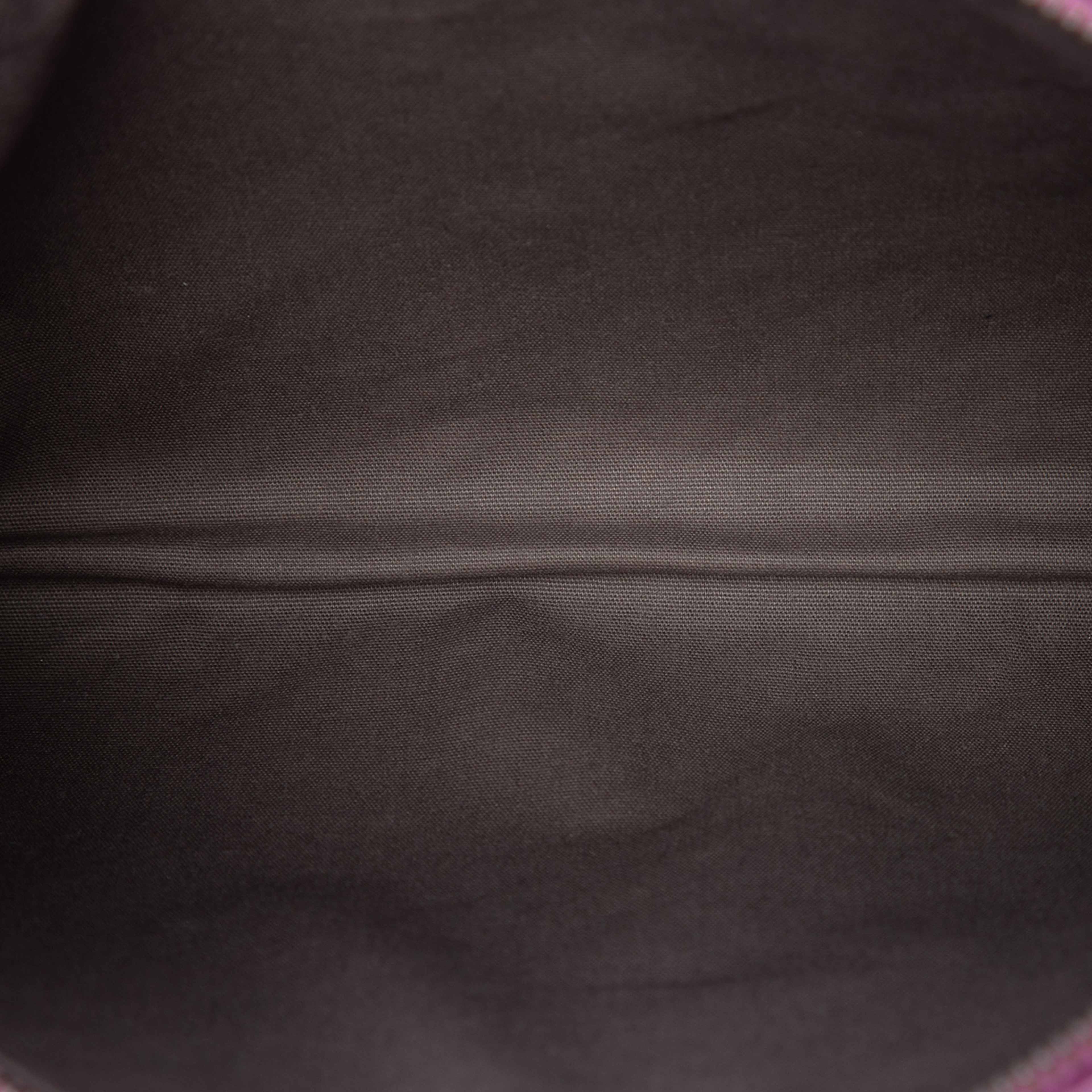 Bottega Veneta Nappa Intrecciato Clutch, från Luxclusif, i färgen magenta. Klicka för att öppna bilden i stort format