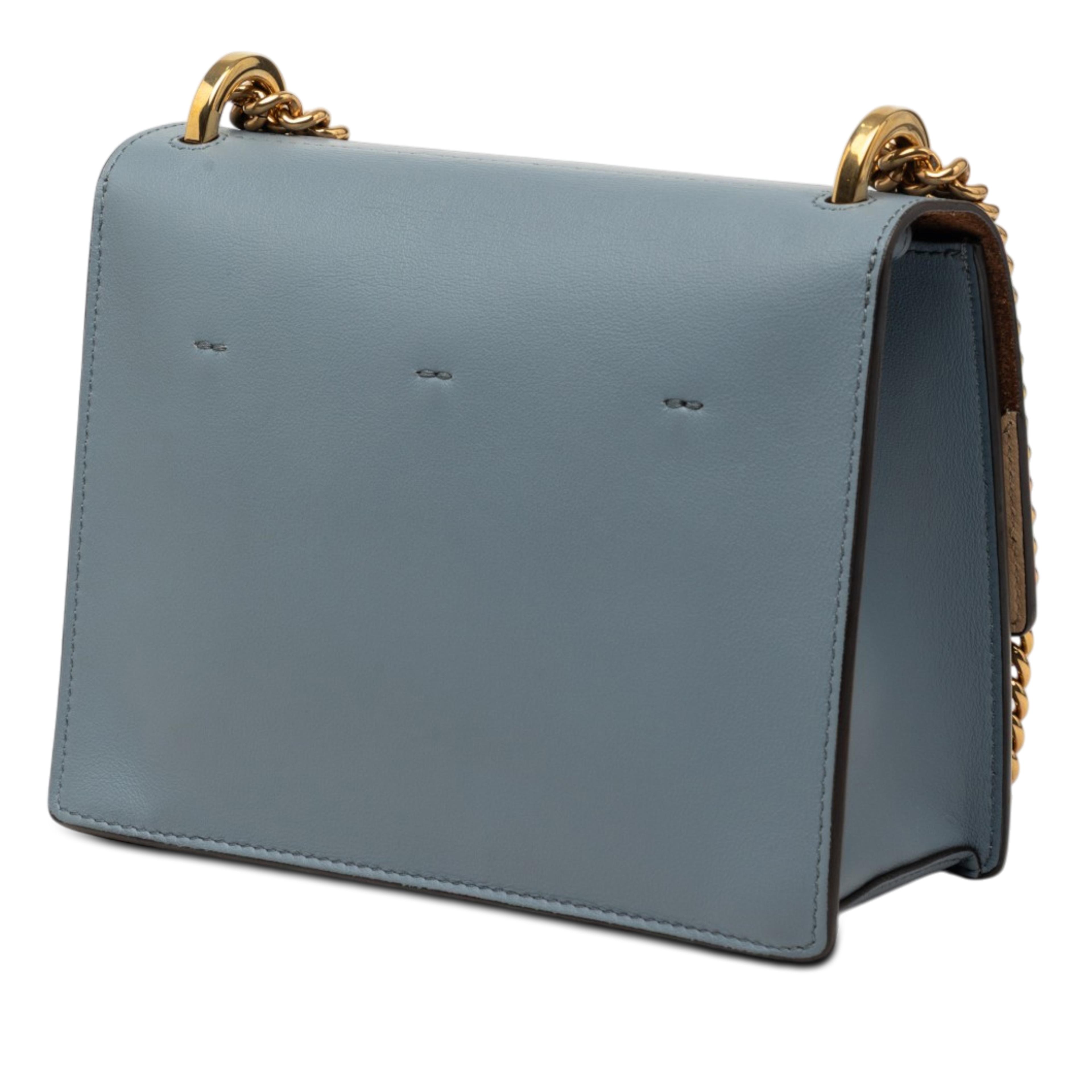 Fendi Small Leather Kan U Chain Shoulder Bag, från Luxclusif, i färgen blå. Klicka för att öppna bilden i stort format