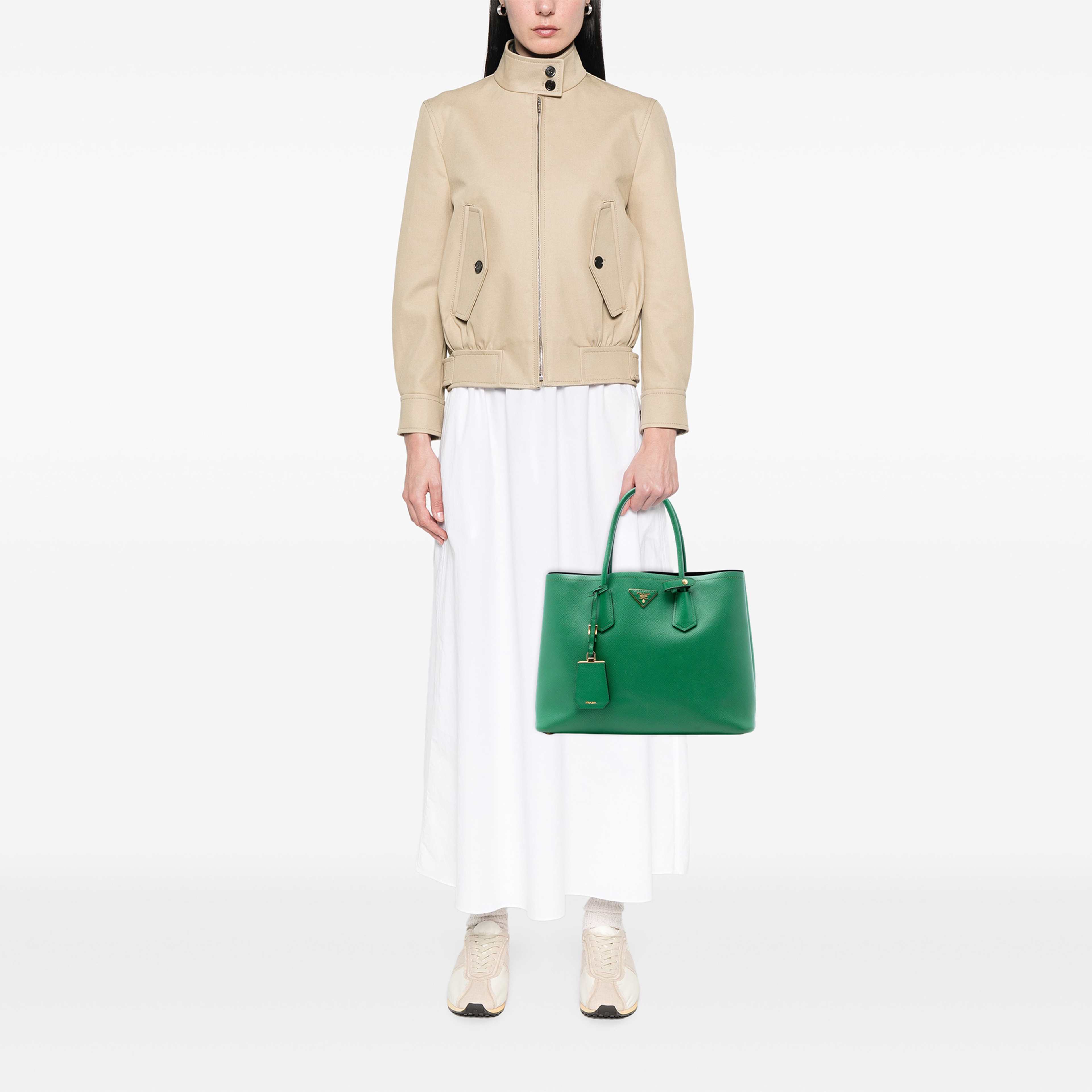 Prada Medium Saffiano Cuir Double Satchel, från Luxclusif, i färgen grön. Klicka för att öppna bilden i stort format