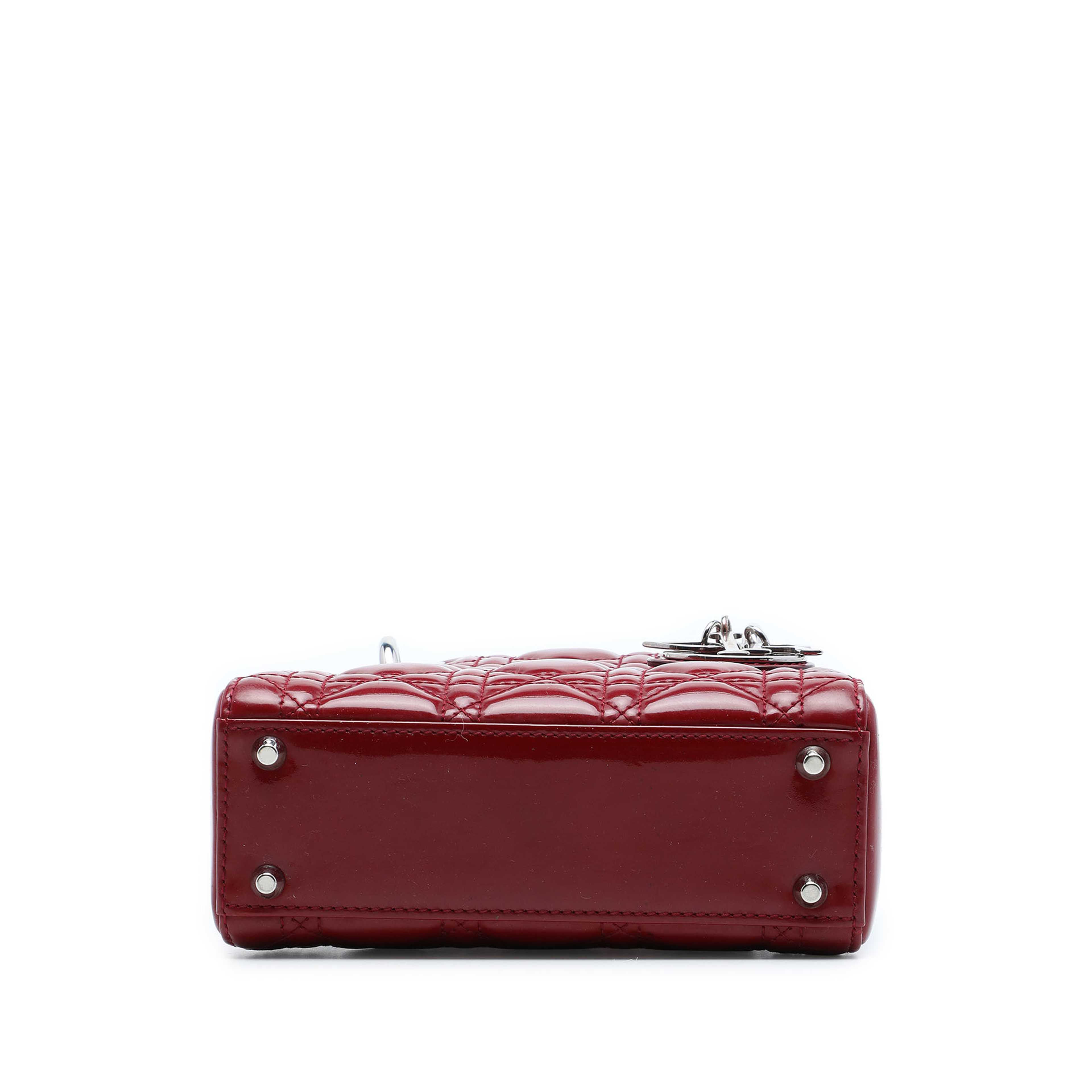 Dior Mini Patent Cannage Lady Dior, från Luxclusif, i färgen röd. Klicka för att öppna bilden i stort format