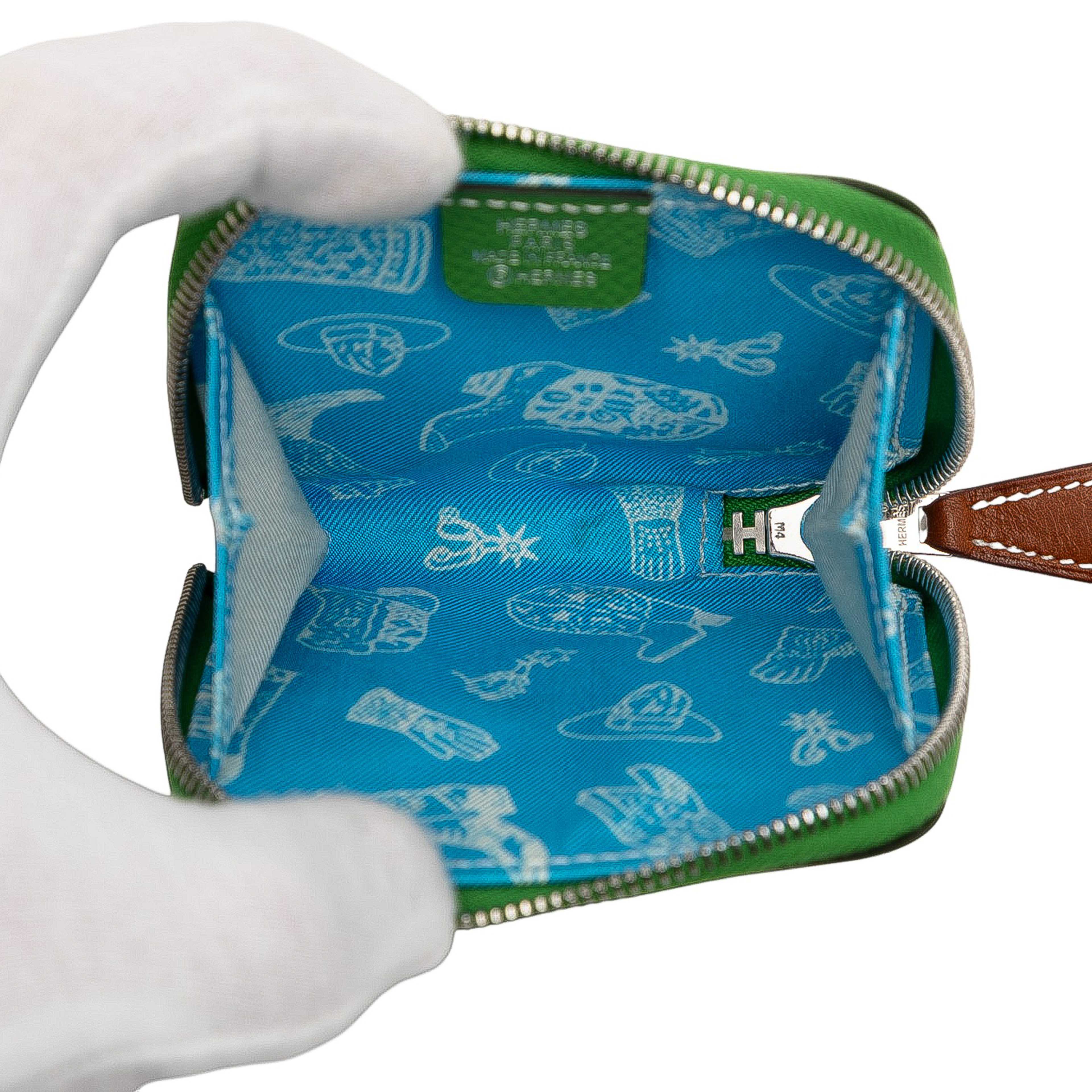 Hermès Epsom Azap Silk In Change Purse, från Luxclusif, i färgen lime. Klicka för att öppna bilden i stort format