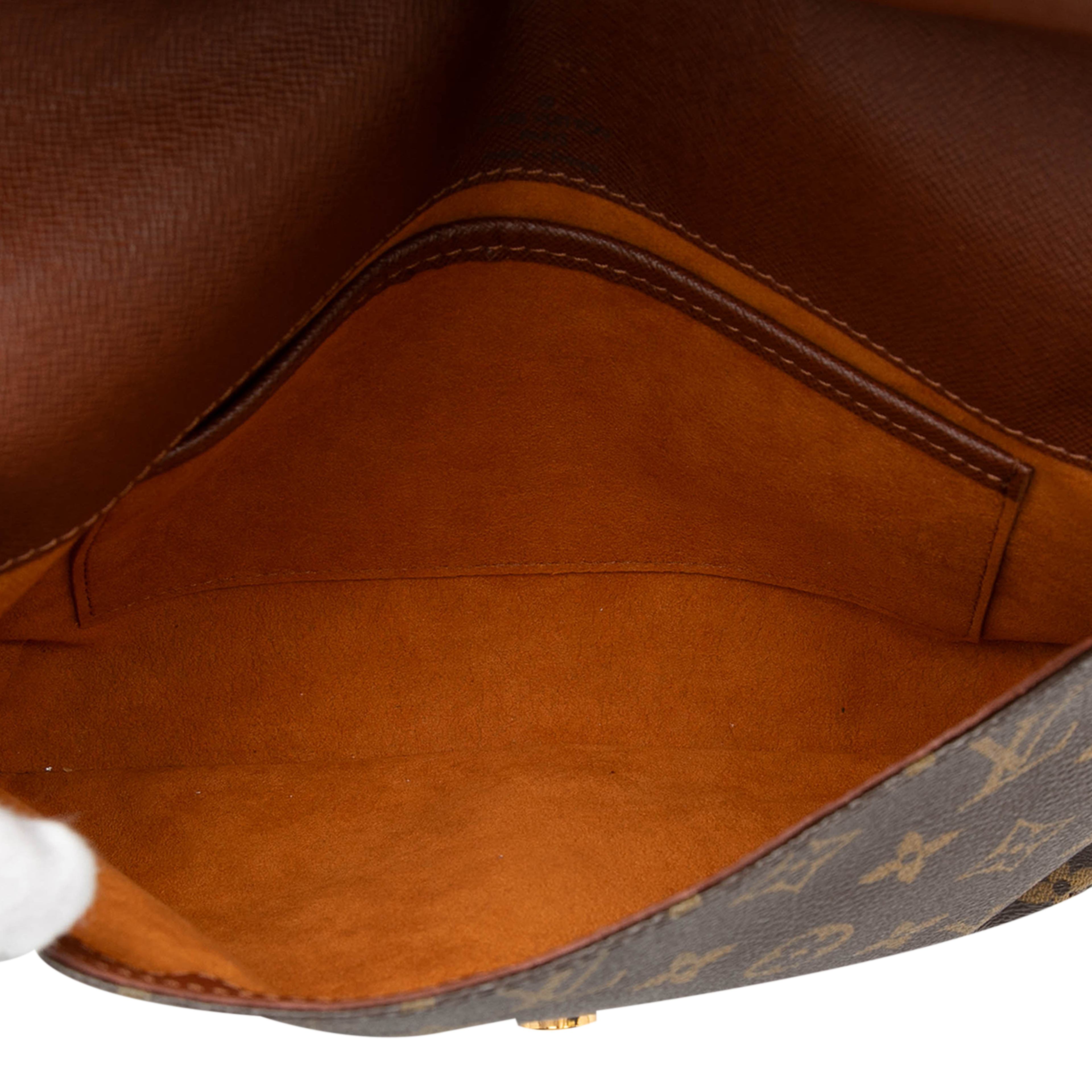 Louis Vuitton Monogram Musette Tango Short Strap, från Luxclusif, i färgen brun. Klicka för att öppna bilden i stort format