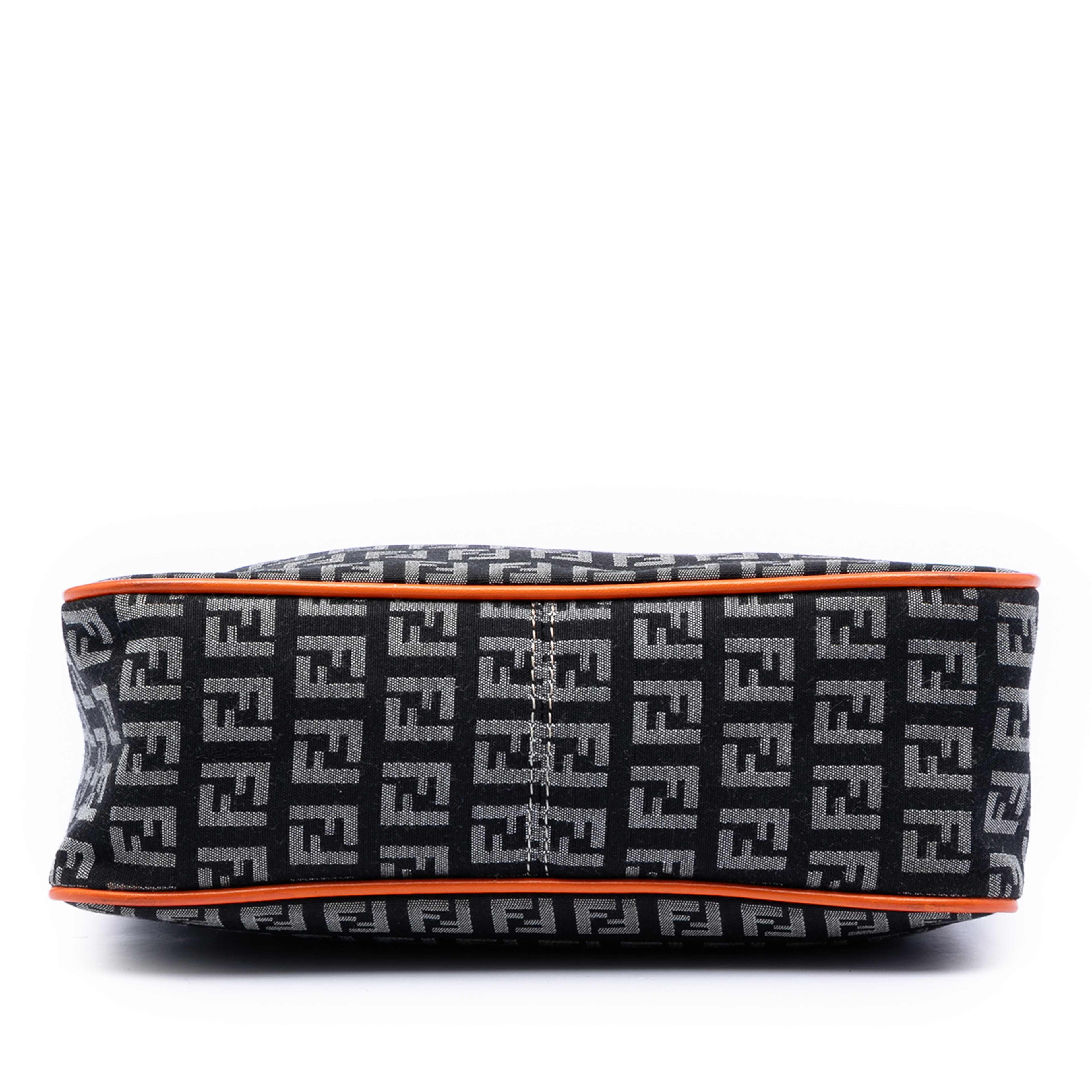 Fendi Zucchino Canvas Shoulder Bag, från Luxclusif, i färgen charcoal. Klicka för att öppna bilden i stort format