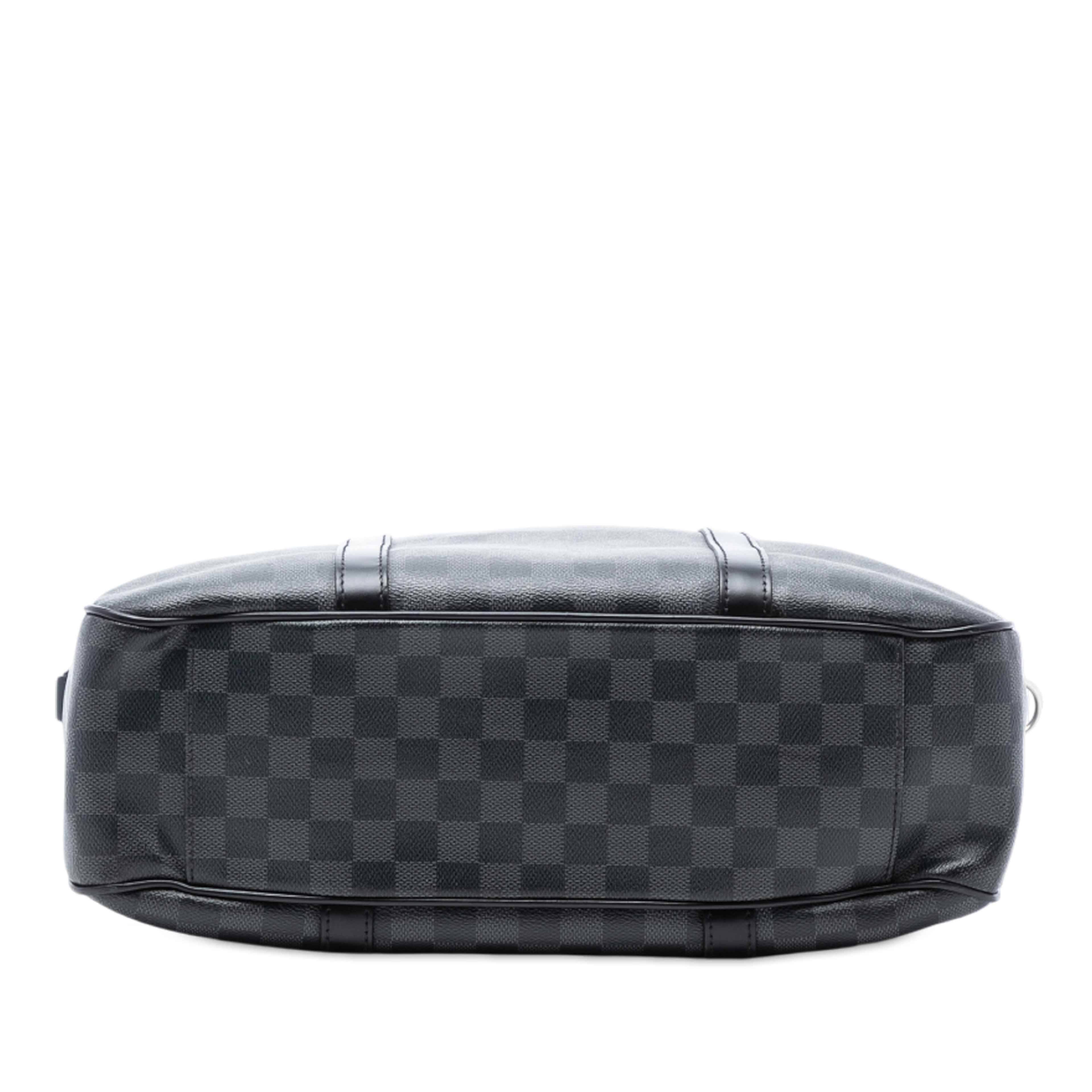 Louis Vuitton Damier Graphite Tadao, från Luxclusif, i färgen svart. Klicka för att öppna bilden i stort format