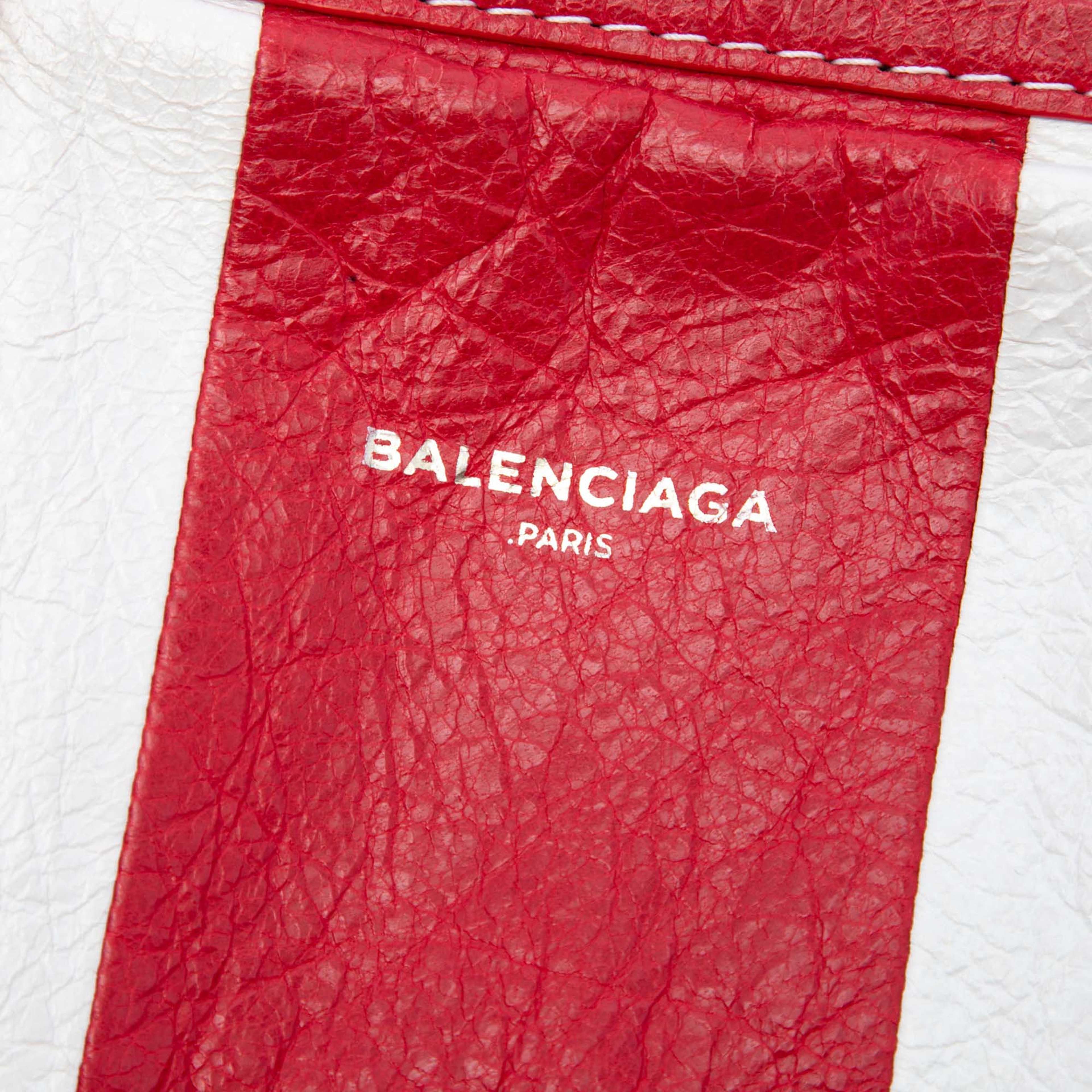 Balenciaga Lambskin Bazar Shopper Satchel M, från Luxclusif, i färgen röd. Klicka för att öppna bilden i stort format
