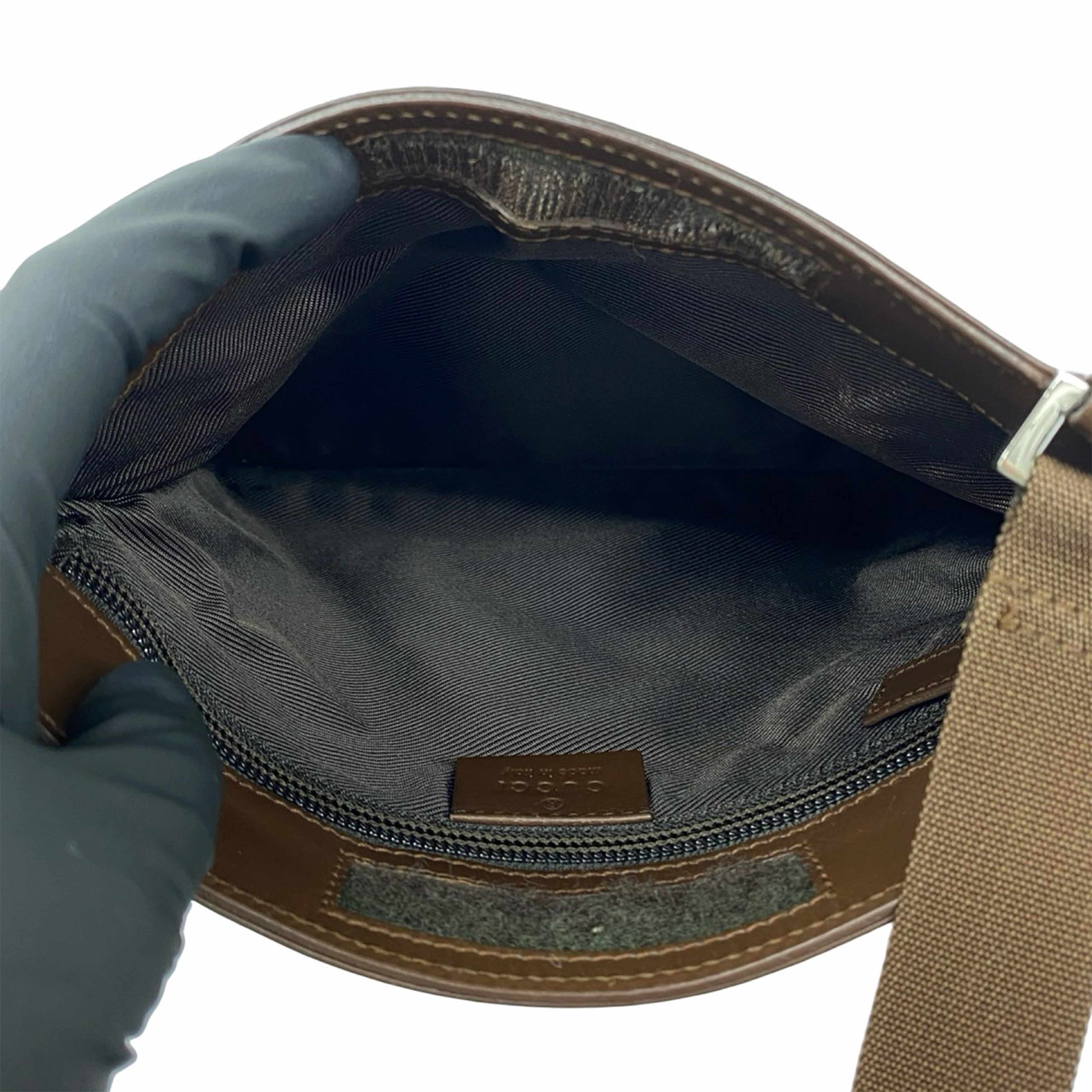 Gucci Gg Canvas Crossbody, från Luxclusif, i färgen beige. Klicka för att öppna bilden i stort format