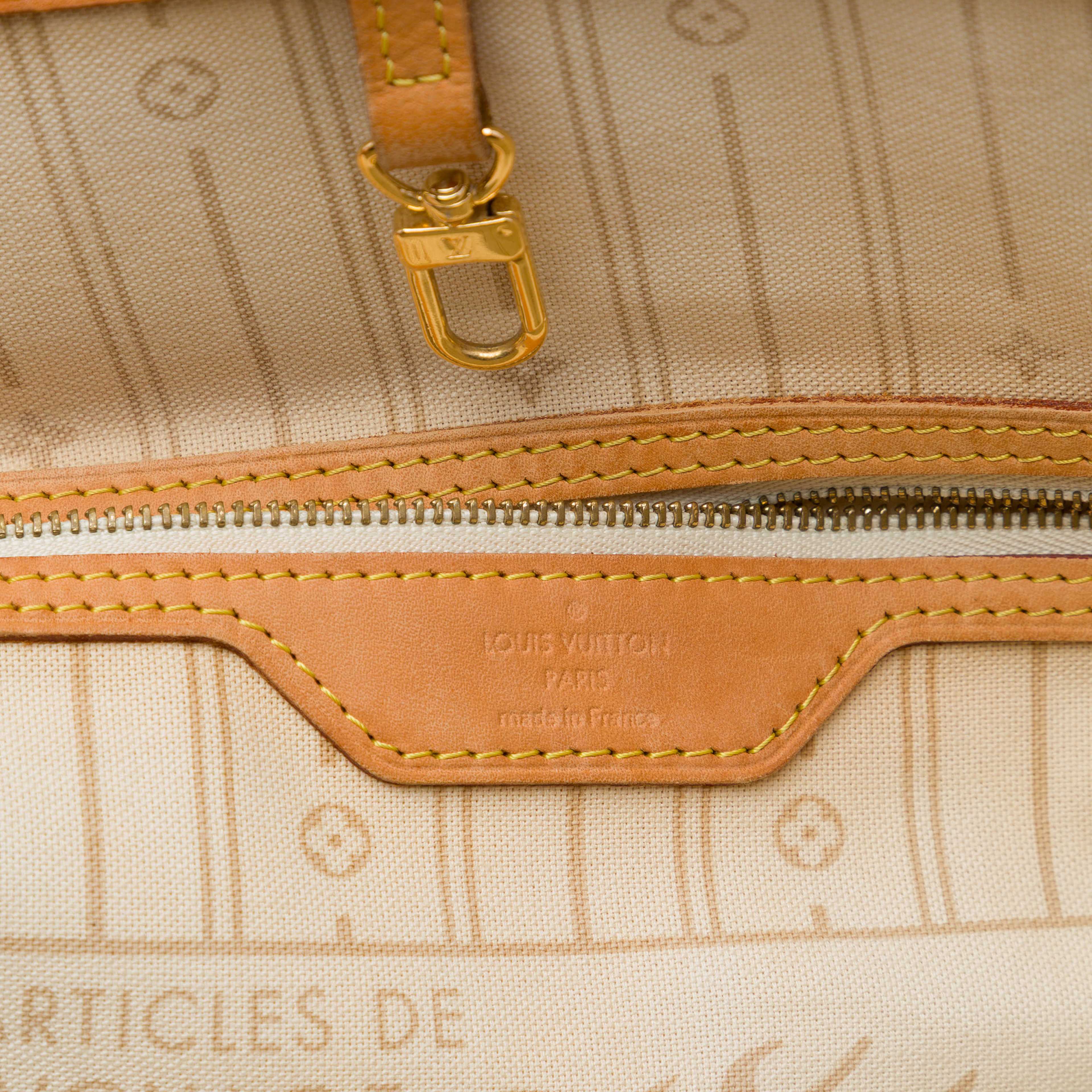 Louis Vuitton Damier Azur Neverfull Mm, från Luxclusif, i färgen vit. Klicka för att öppna bilden i stort format