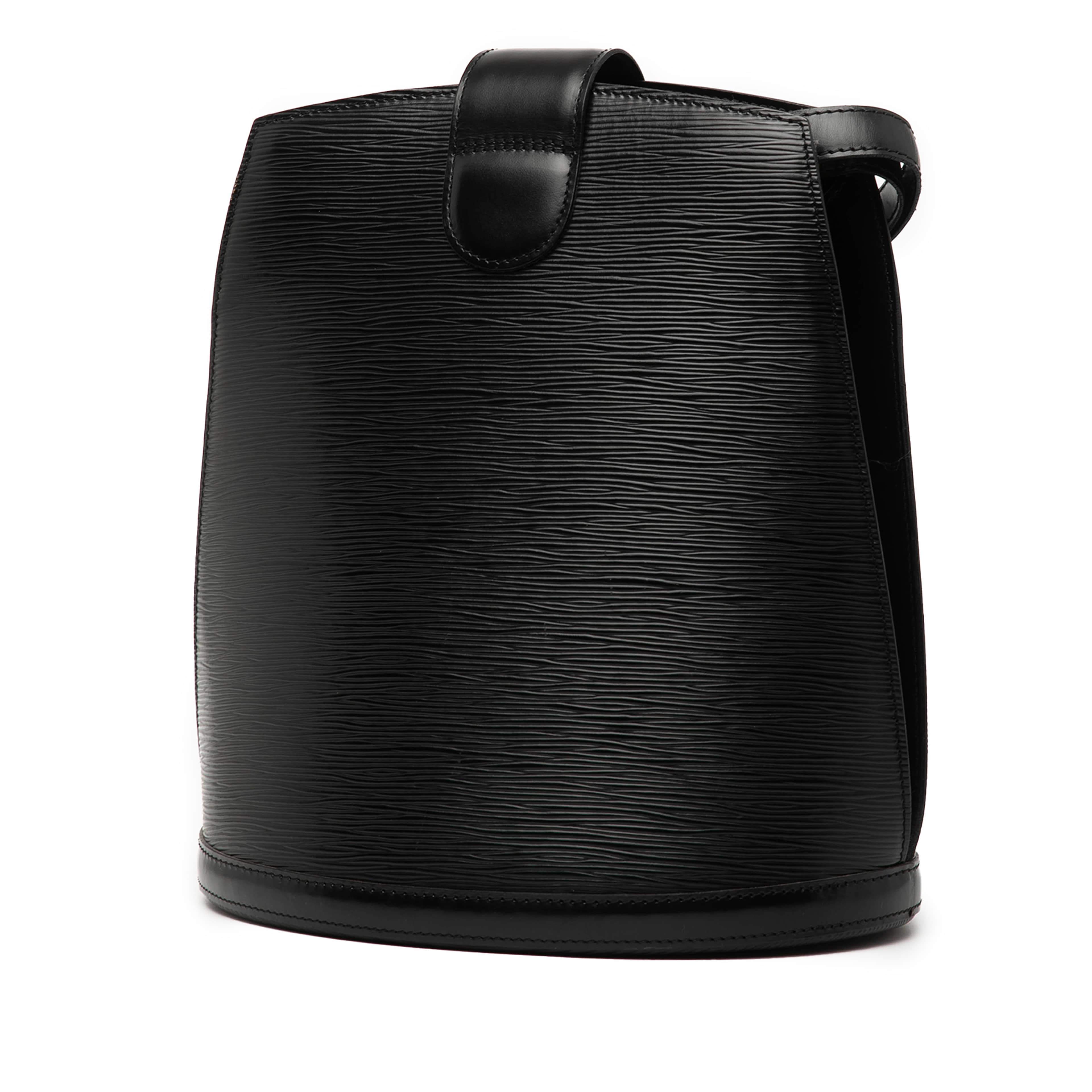 Louis Vuitton Epi Cluny, från Luxclusif, i färgen black. Klicka för att öppna bilden i stort format