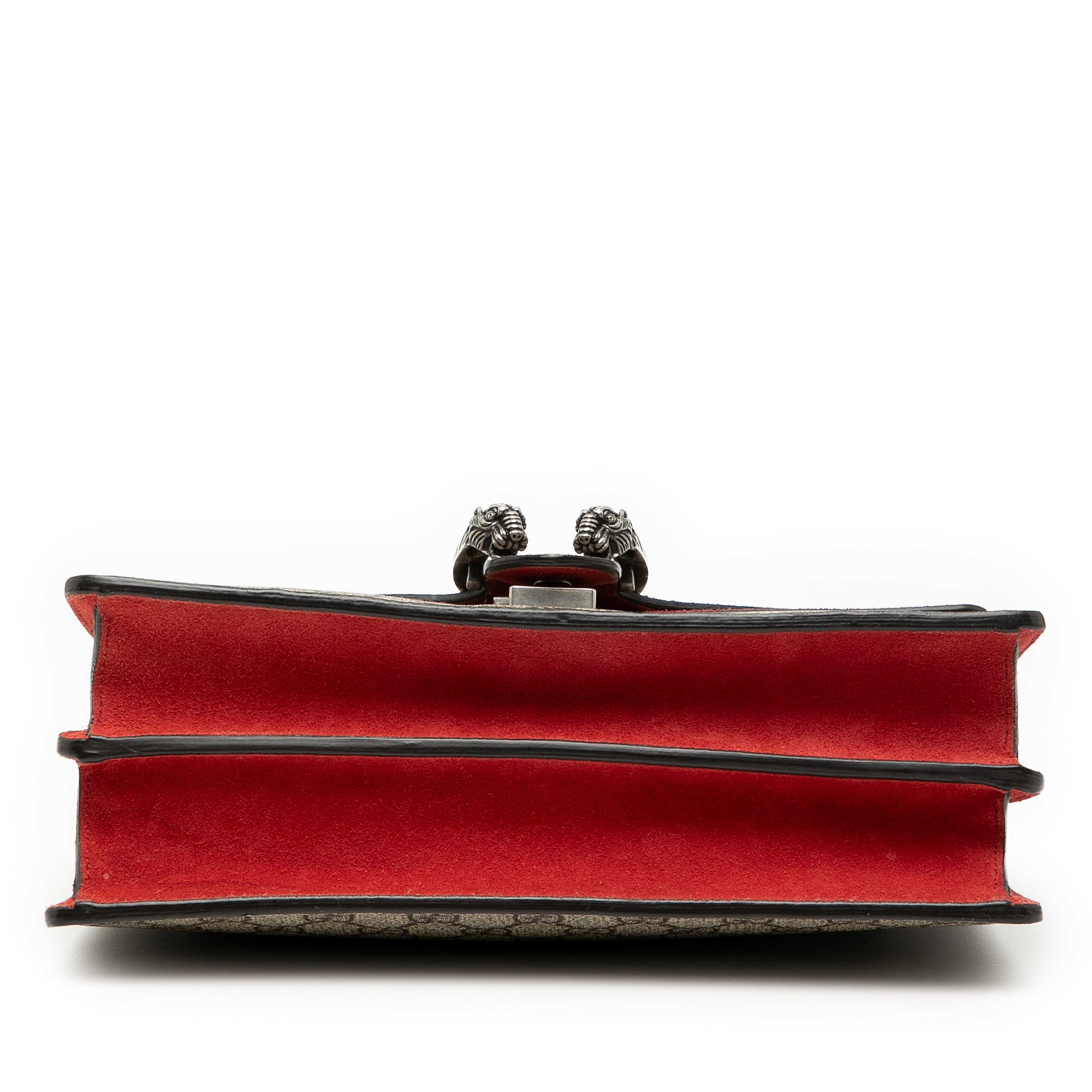 Gucci Medium Gg Supreme Dionysus Shoulder Bag, från Luxclusif, i färgen beige. Klicka för att öppna bilden i stort format