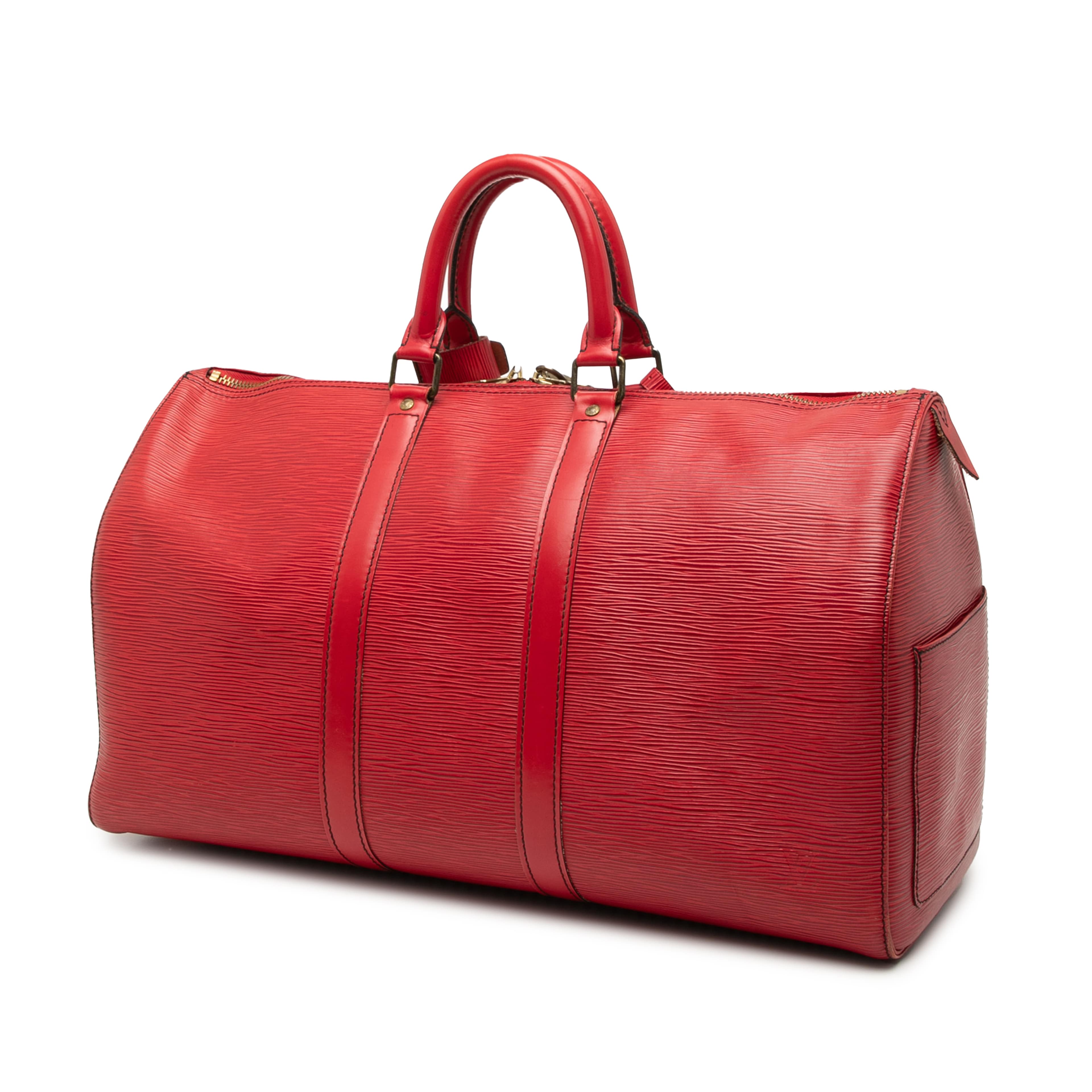 Louis Vuitton Epi Keepall 50, från Luxclusif, i färgen red. Klicka för att öppna bilden i stort format