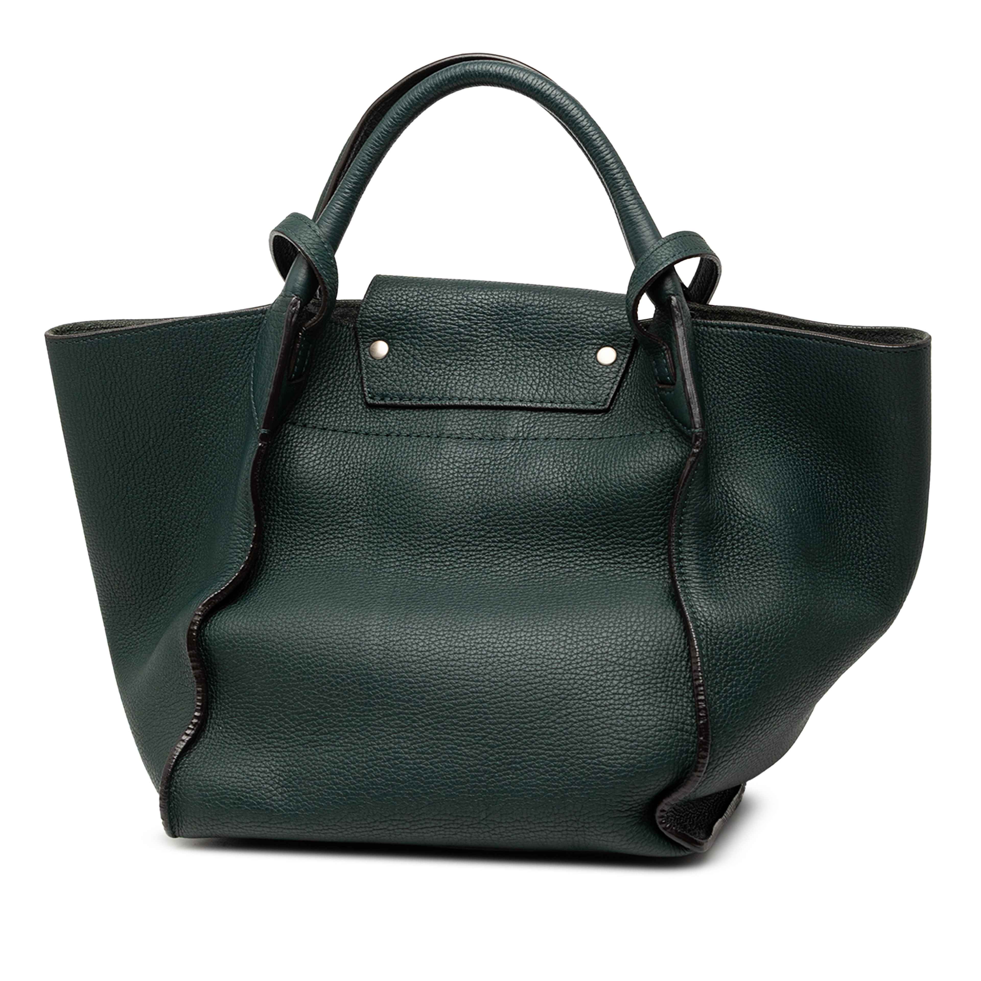 Celine Small Grained Calfskin Big Bag, från Luxclusif, i färgen dark green. Klicka för att öppna bilden i stort format