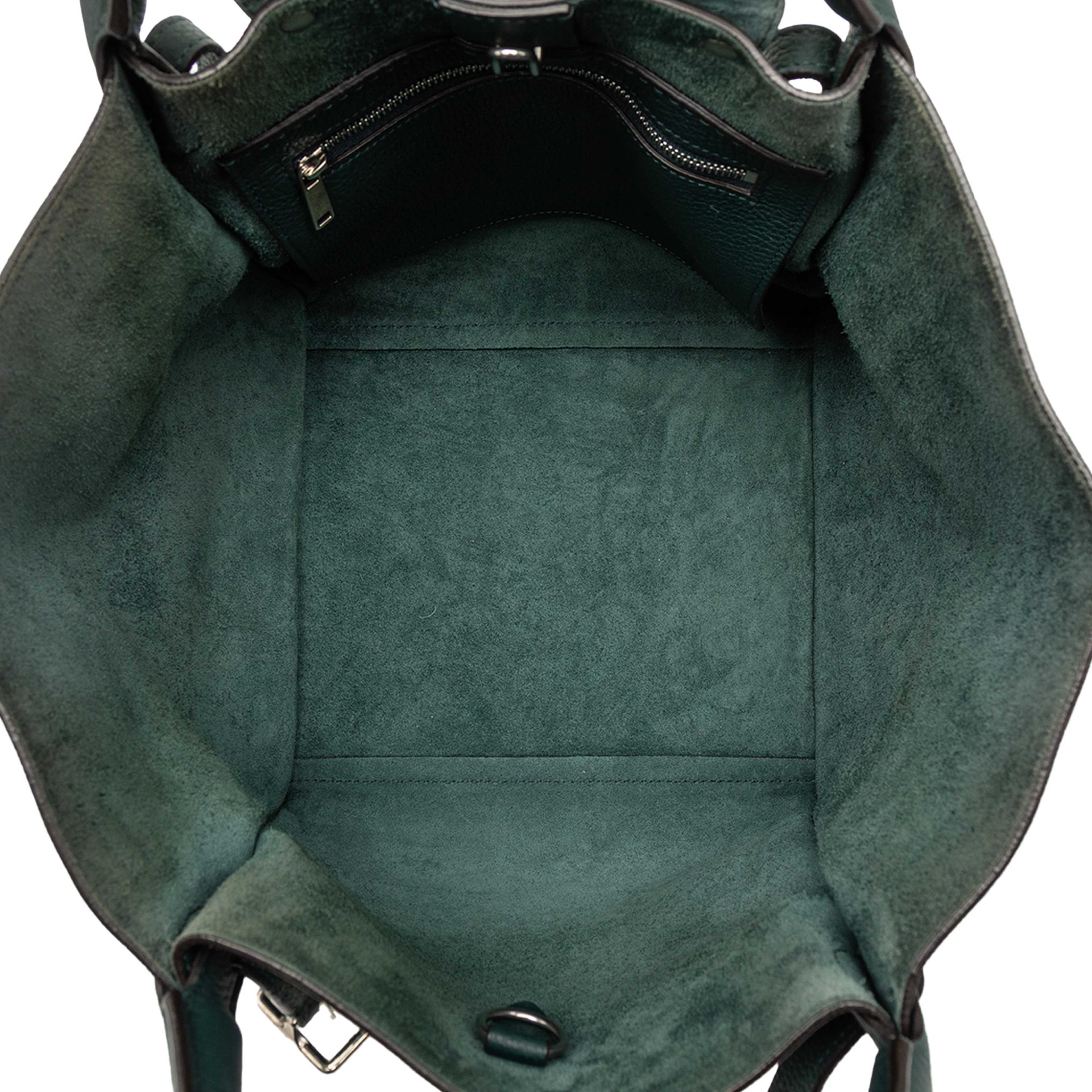 Celine Small Grained Calfskin Big Bag, från Luxclusif, i färgen dark green. Klicka för att öppna bilden i stort format