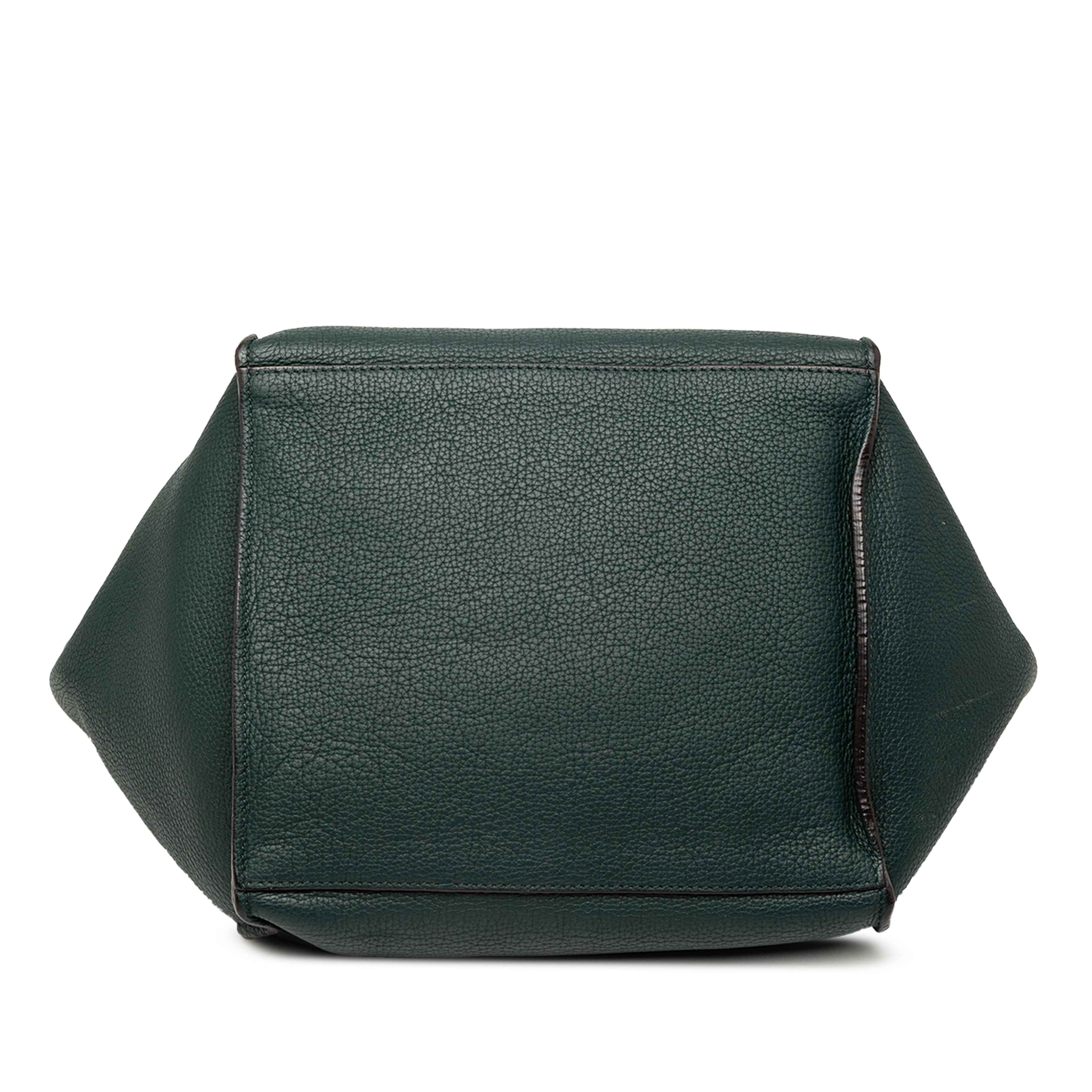 Celine Small Grained Calfskin Big Bag, från Luxclusif, i färgen dark green. Klicka för att öppna bilden i stort format