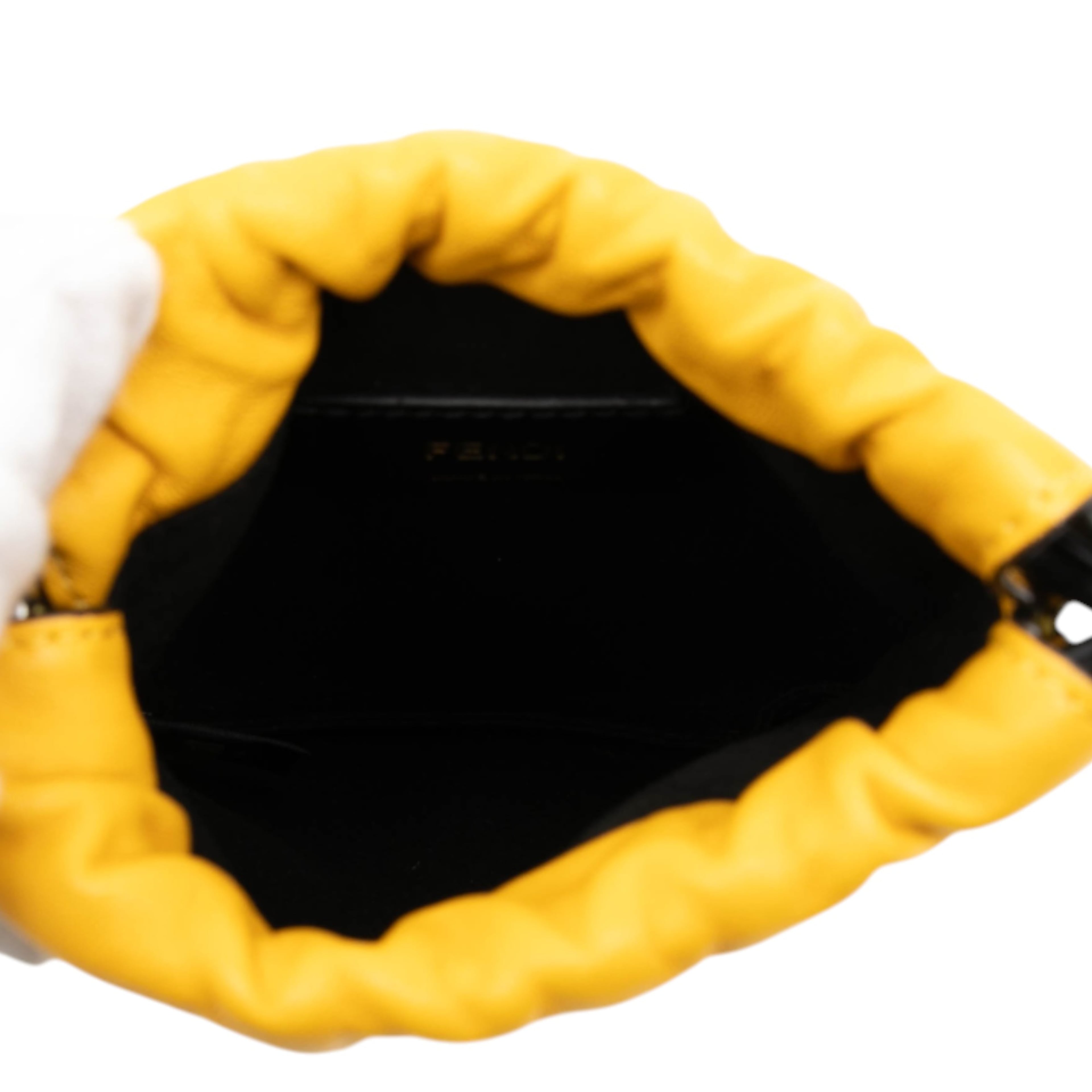 Fendi Nappa Logo Neck Phone Pouch, från Luxclusif, i färgen yellow. Klicka för att öppna bilden i stort format