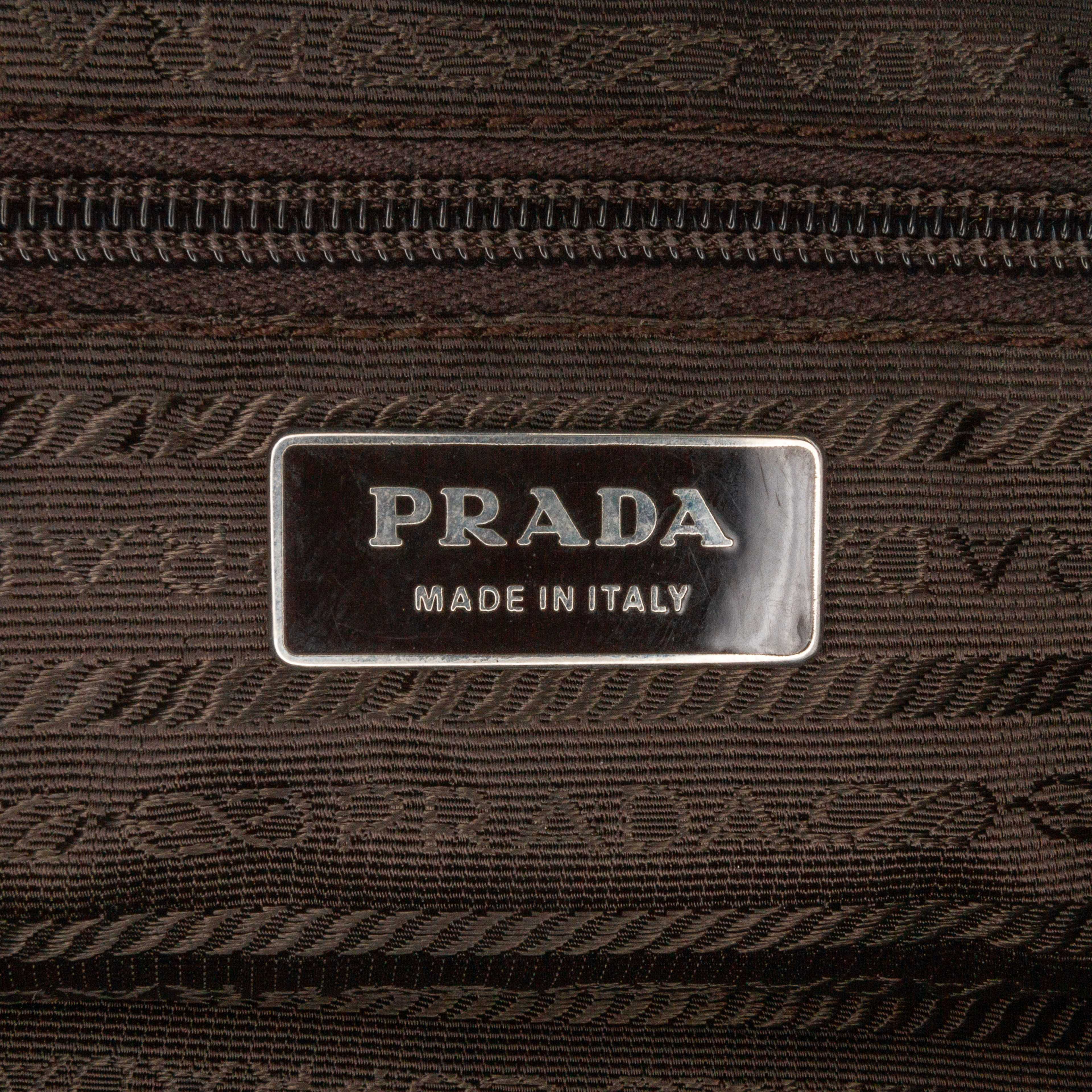 Prada Tessuto Zip Top Crossbody, från Luxclusif, i färgen dark khaki. Klicka för att öppna bilden i stort format