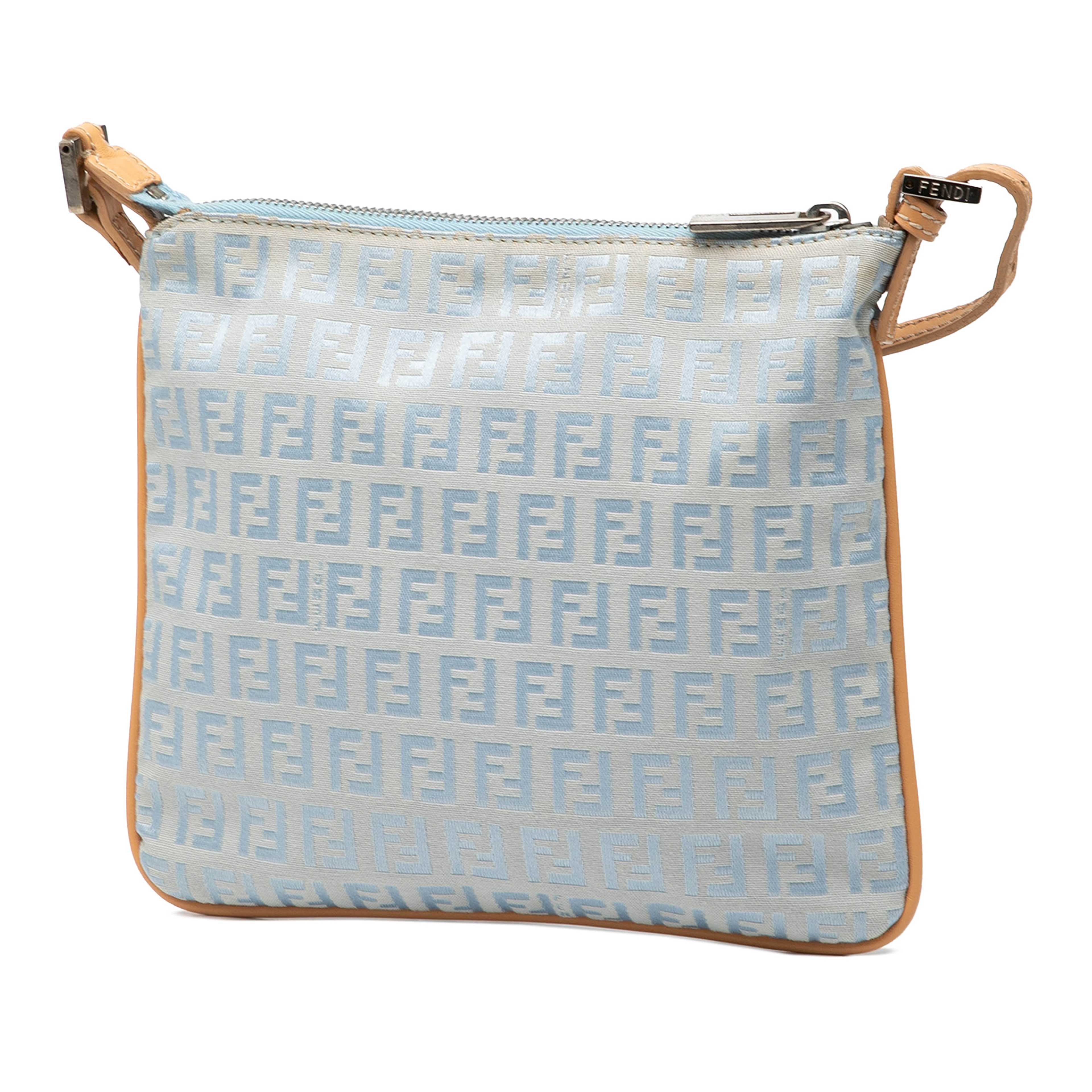 Fendi Zucchino Canvas Crossbody, från Luxclusif, i färgen light blue. Klicka för att öppna bilden i stort format