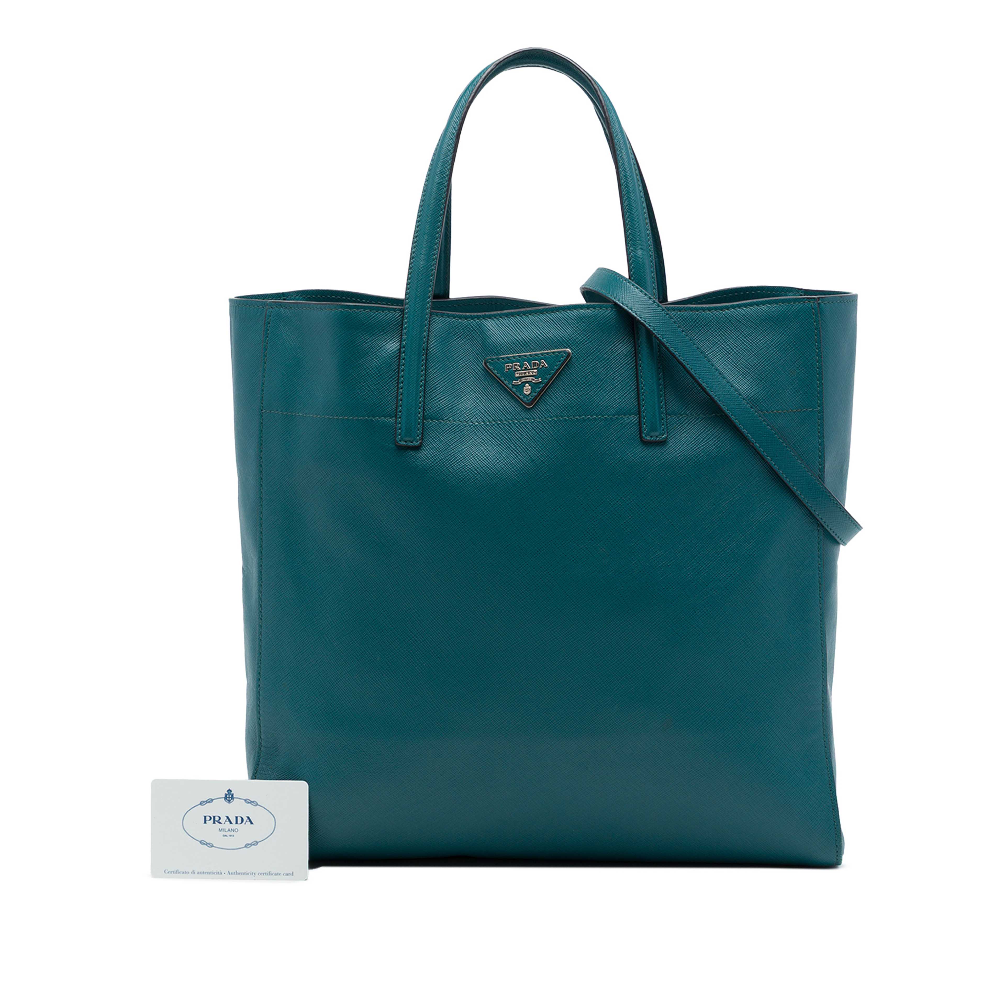 Prada Saffiano Soft Triple Pocket Tote, från Luxclusif, i färgen blå. Klicka för att öppna bilden i stort format