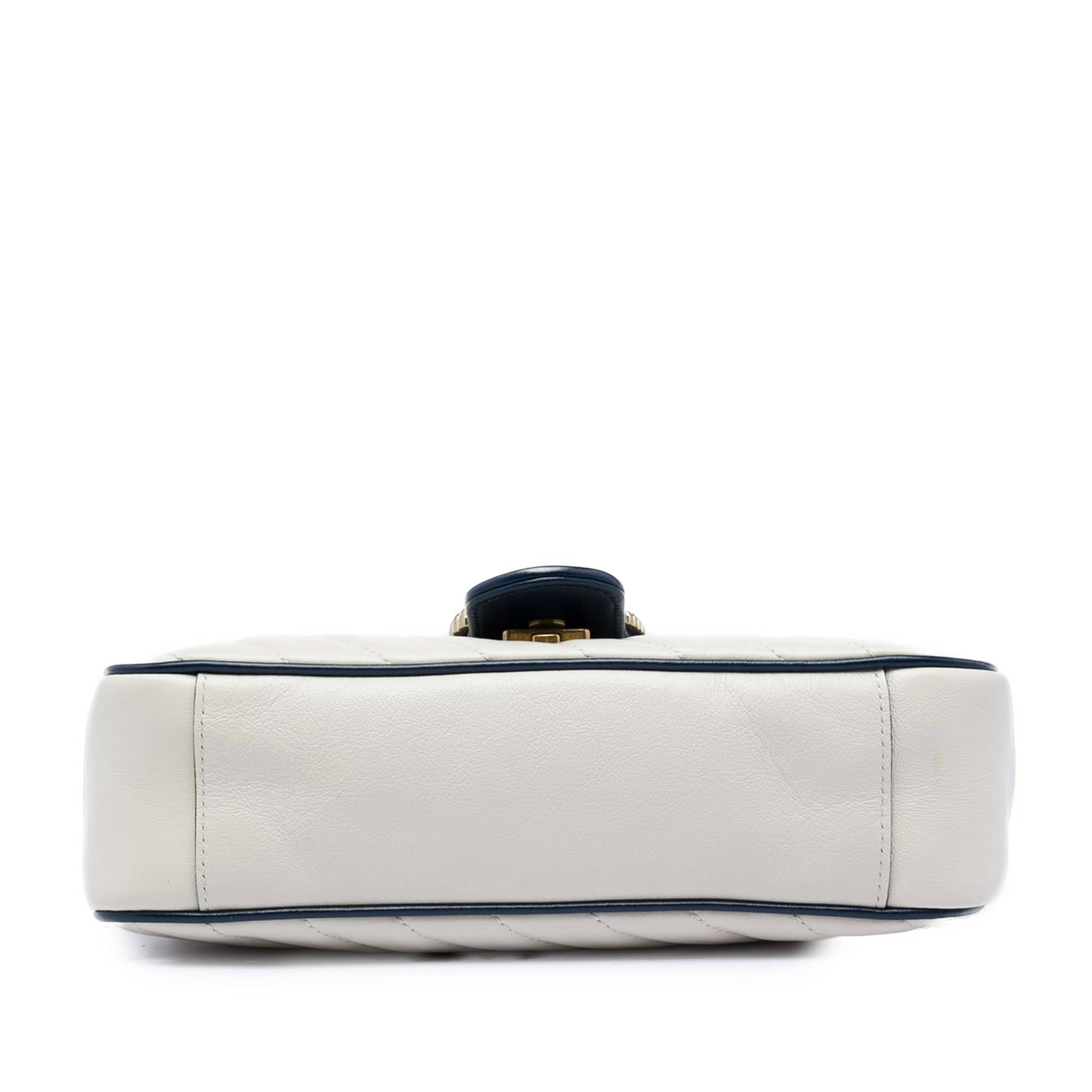 Gucci Medium Gg Marmont Matelasse Diagonal Calfskin Torchon Shoulder Bag, från Luxclusif, i färgen off white. Klicka för att öppna bilden i stort format