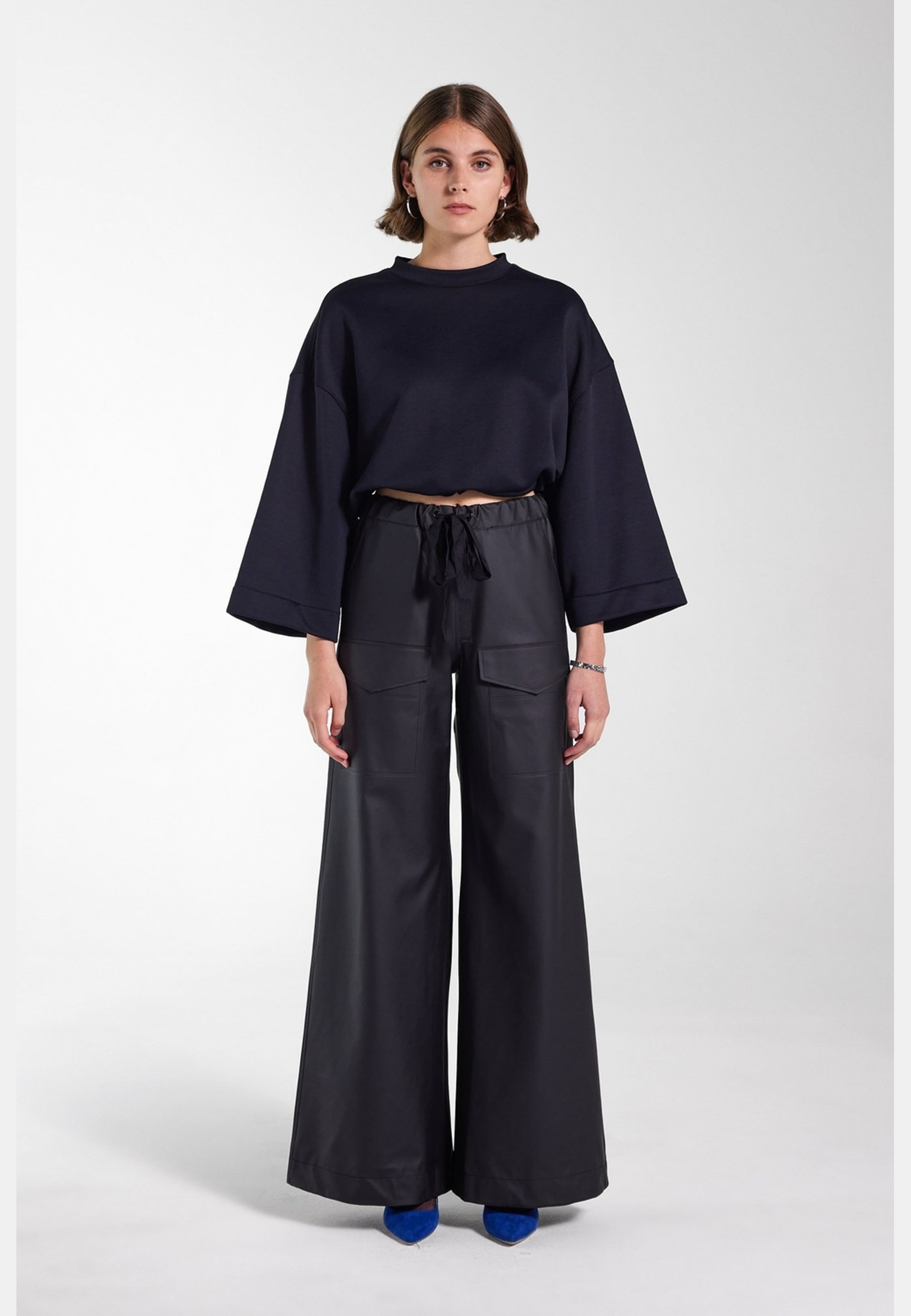 Jarla Trousers, från Stutterheim, i färgen black. Klicka för att öppna bilden i stort format