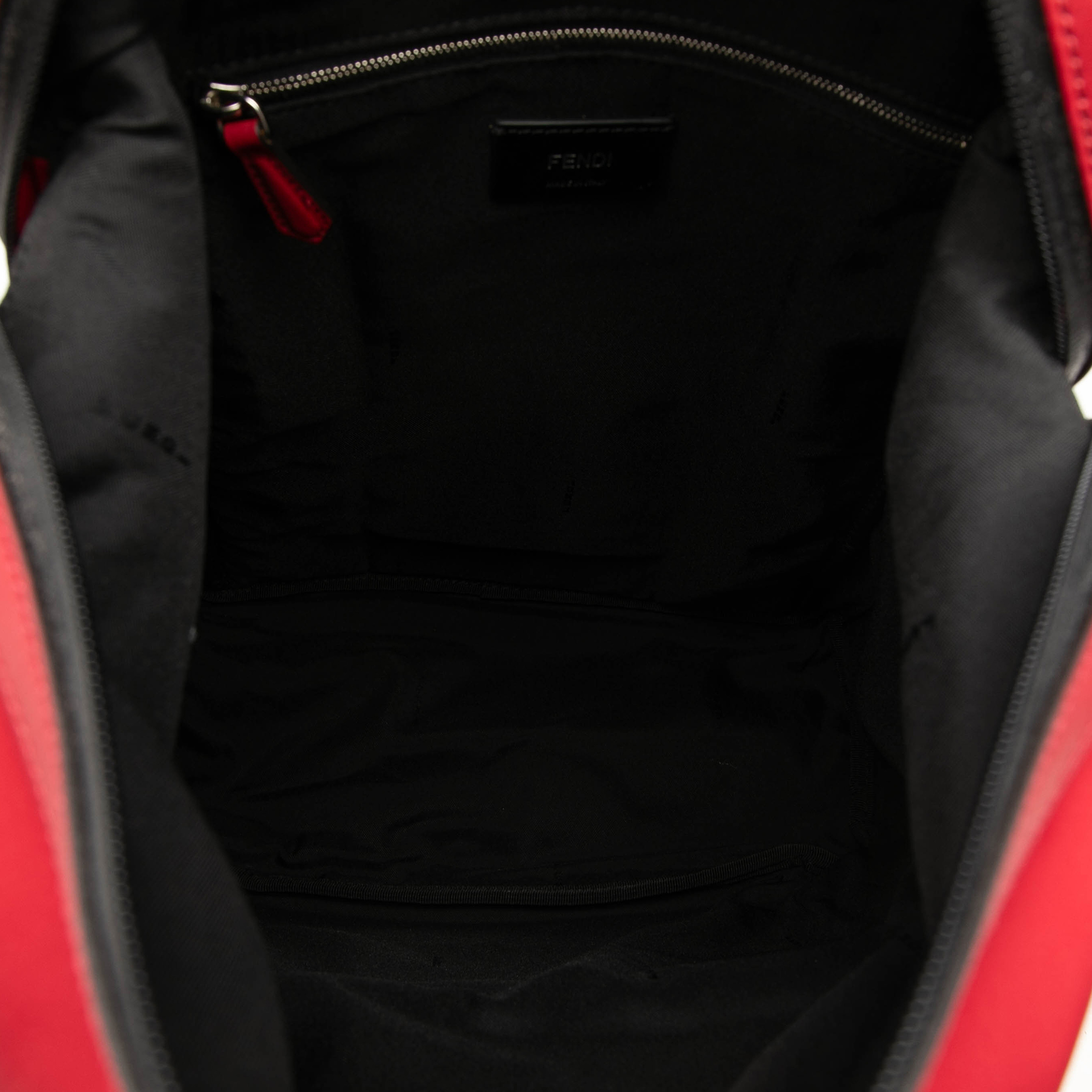 Fendi Nylon Vocabulary Hope Backpack, från Luxclusif, i färgen röd. Klicka för att öppna bilden i stort format
