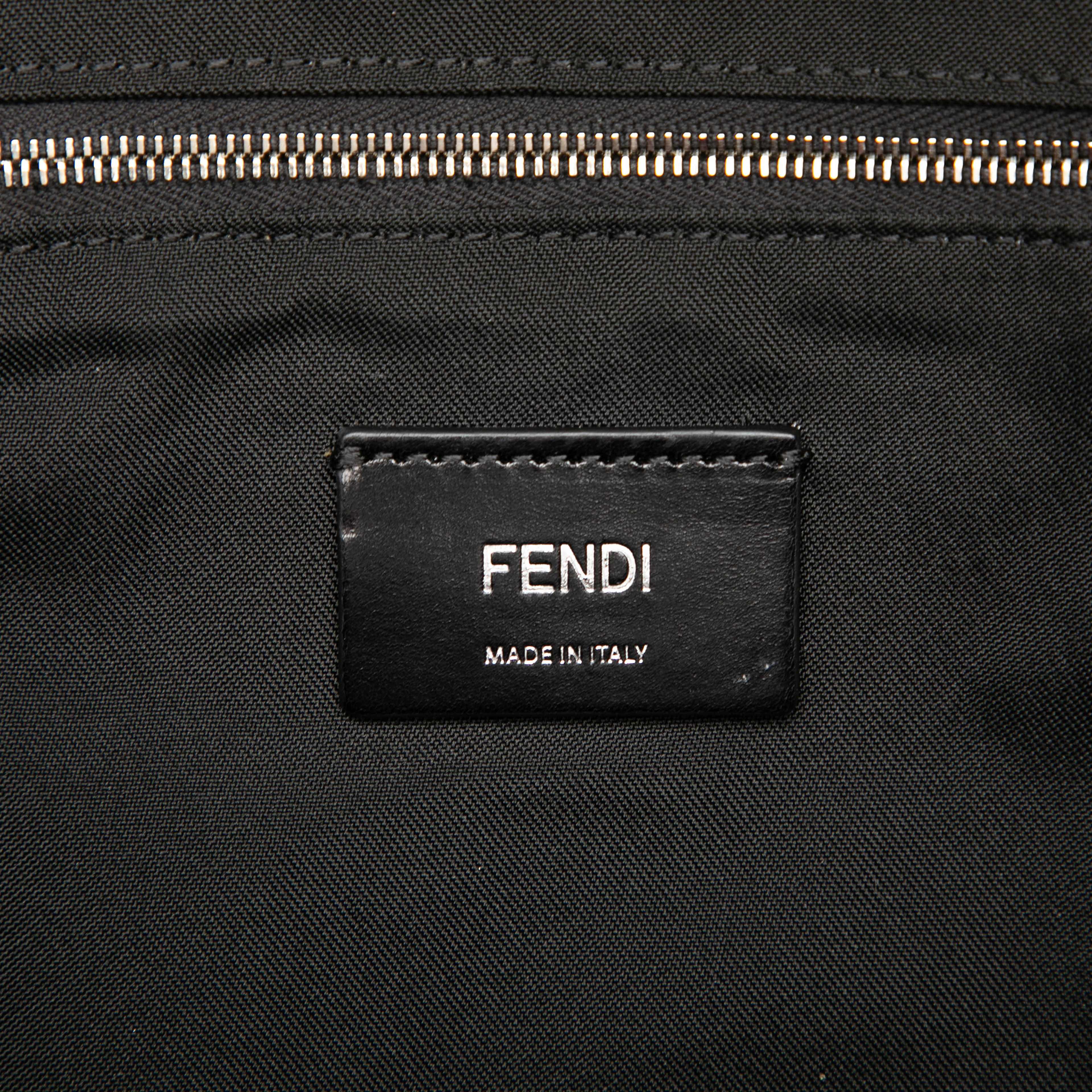 Fendi Nylon Vocabulary Hope Backpack, från Luxclusif, i färgen röd. Klicka för att öppna bilden i stort format