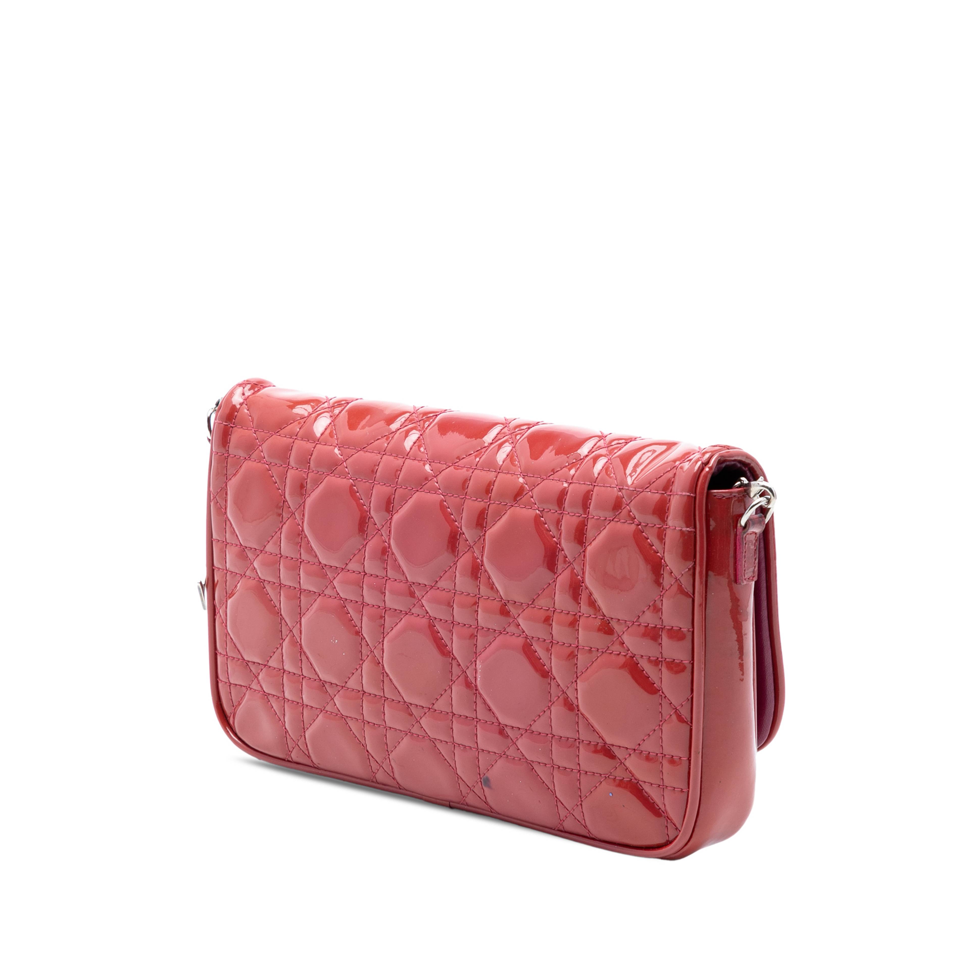 Dior Patent Cannage Lady Dior Wallet On Chain, från Luxclusif, i färgen röd. Klicka för att öppna bilden i stort format