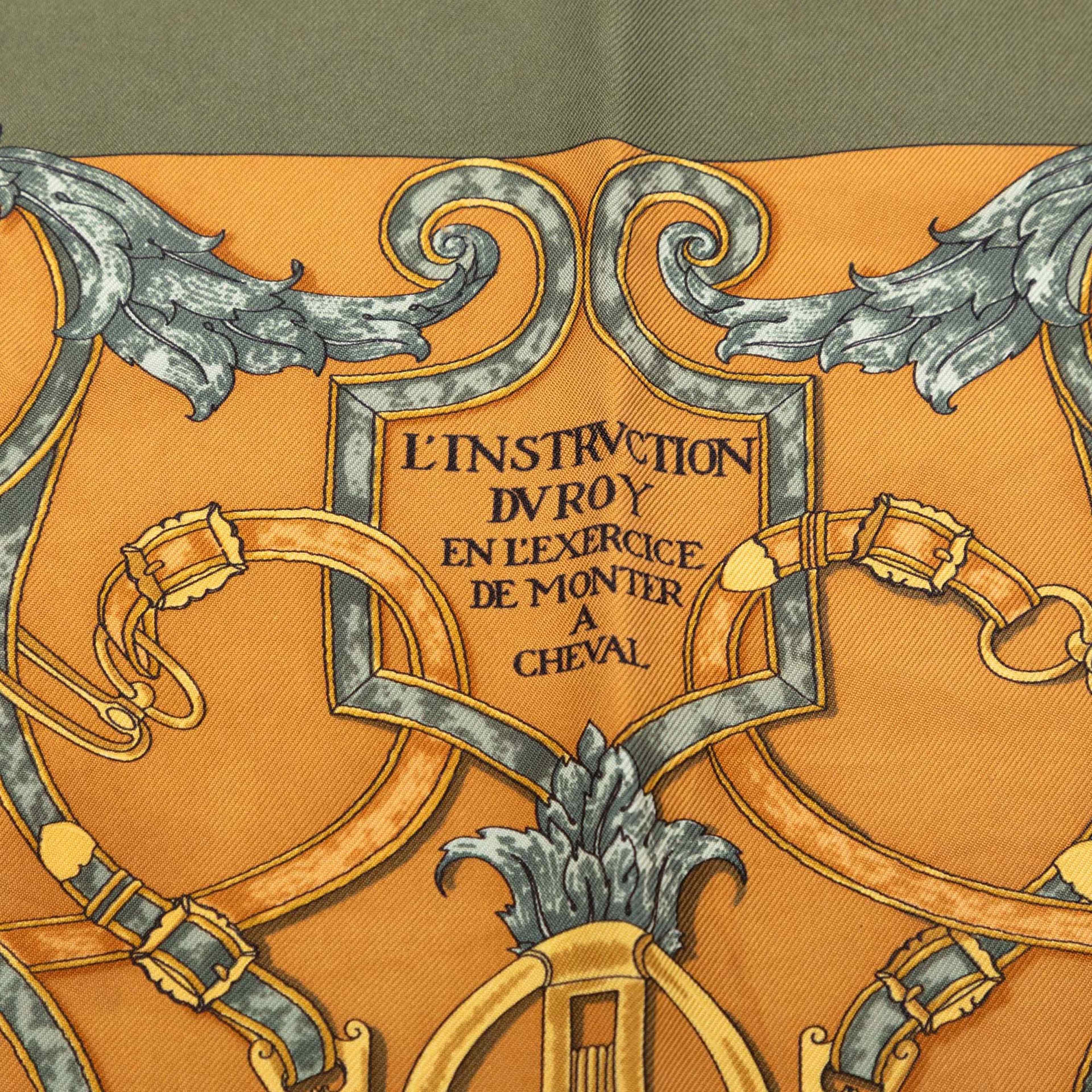 Hermès L Instruction Du Roy Silk Scarf 42, från Luxclusif, i färgen orange. Klicka för att öppna bilden i stort format