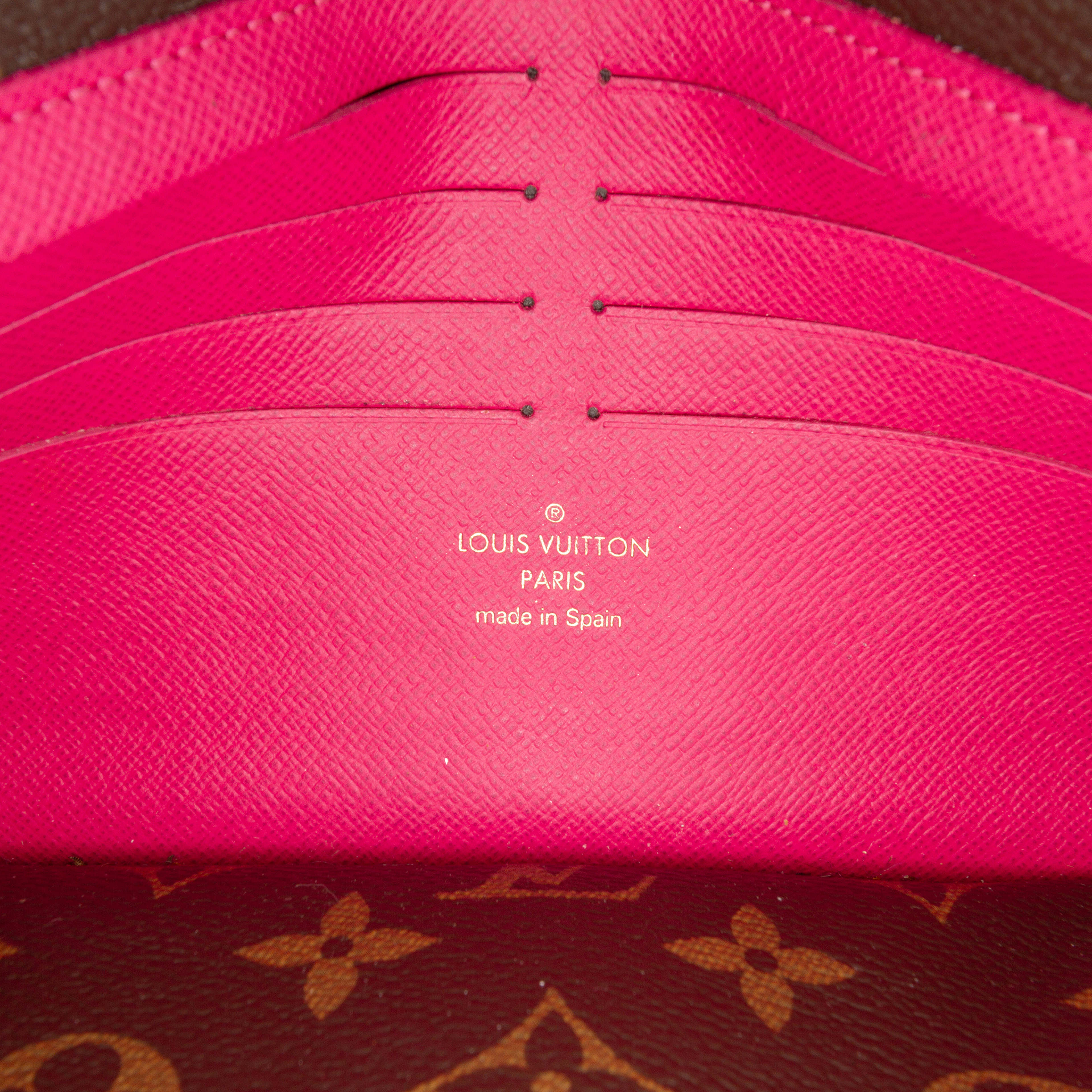 Louis Vuitton Monogram Christmas Animation Bears On Skis Pochette Weekend Chain Wallet, från Luxclusif, i färgen brown. Klicka för att öppna bilden i stort format