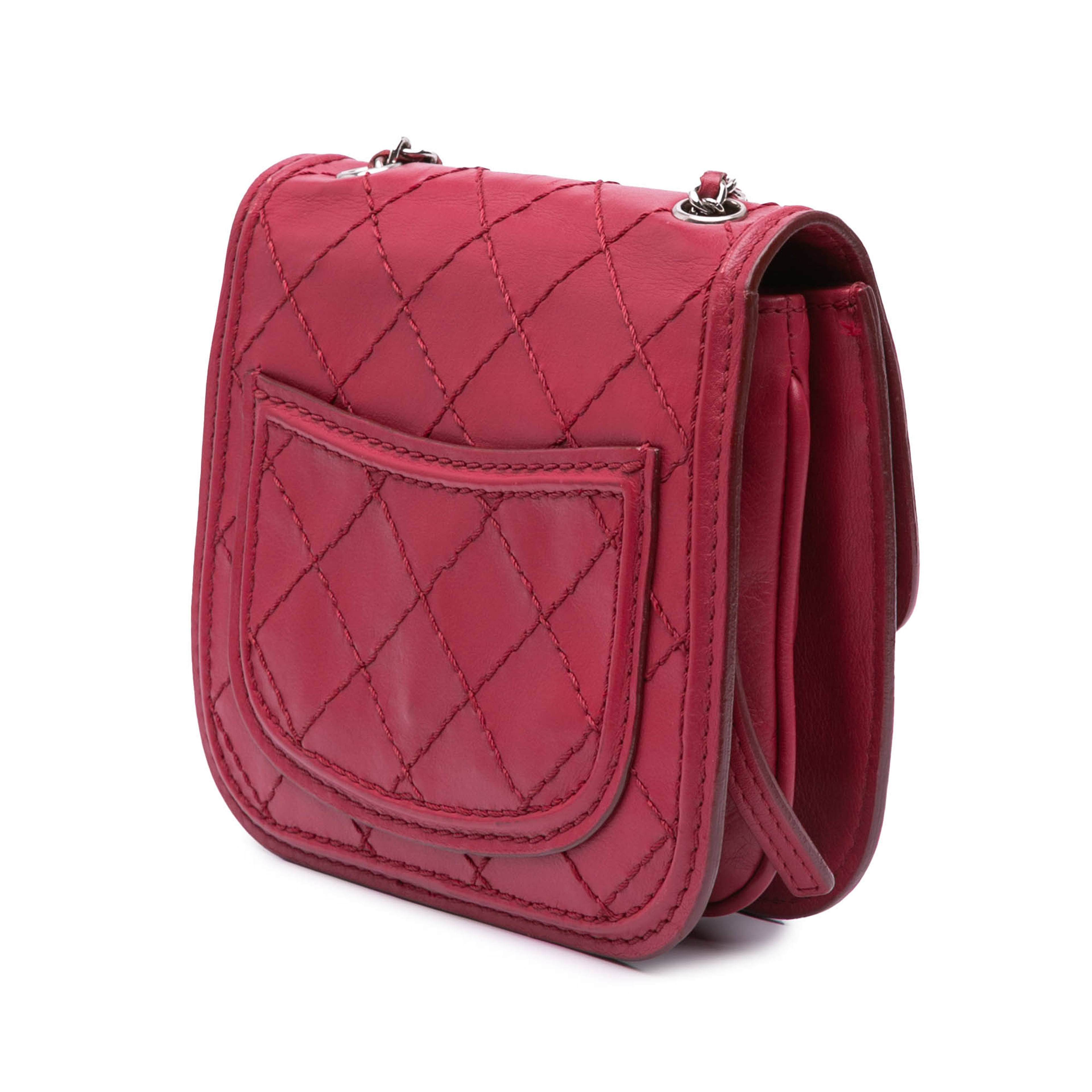 Chanel Mini Stitched Calfskin Citizen Flap, från Luxclusif, i färgen dark pink. Klicka för att öppna bilden i stort format