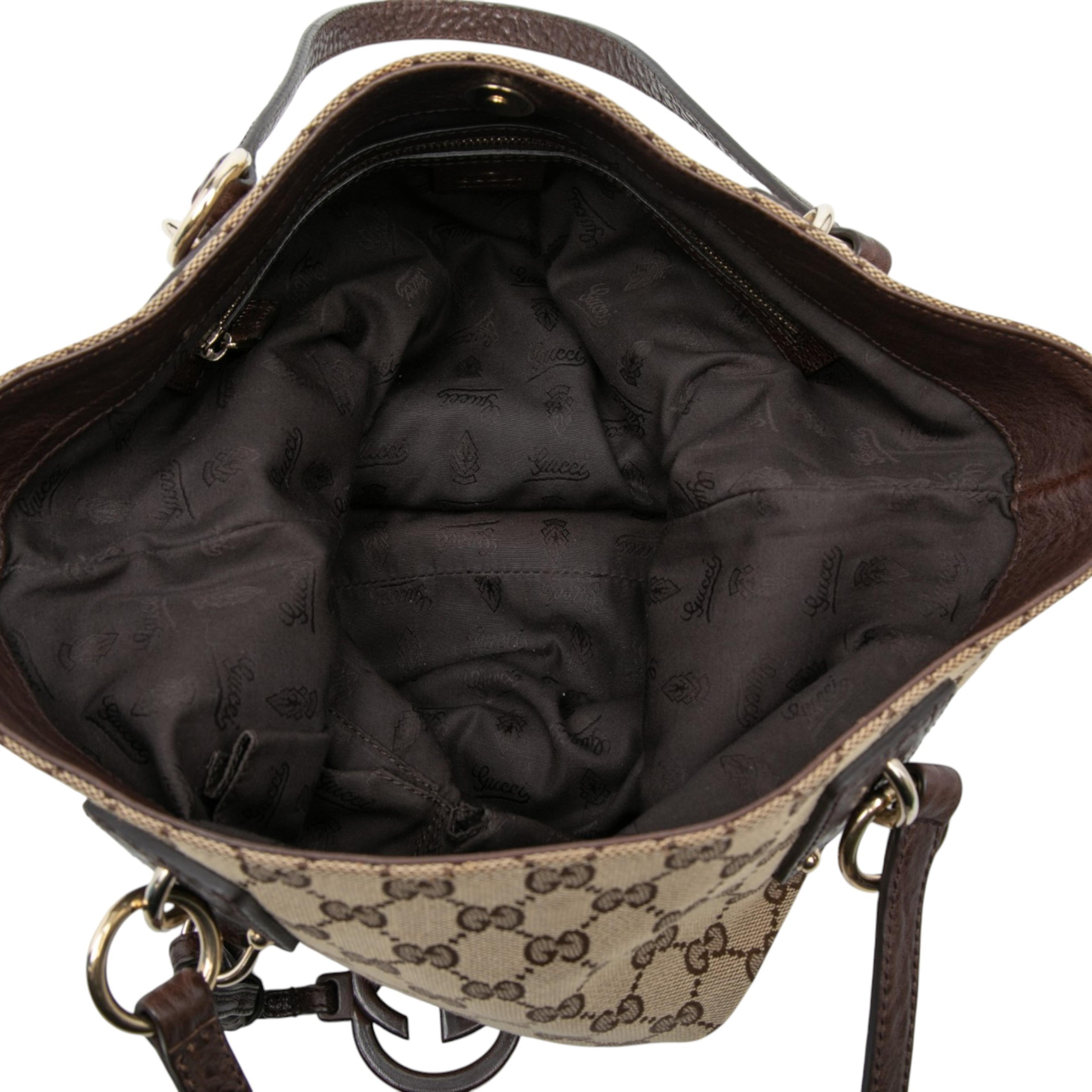 Gucci Gg Canvas Gg Charm Tote, från Luxclusif, i färgen beige. Klicka för att öppna bilden i stort format