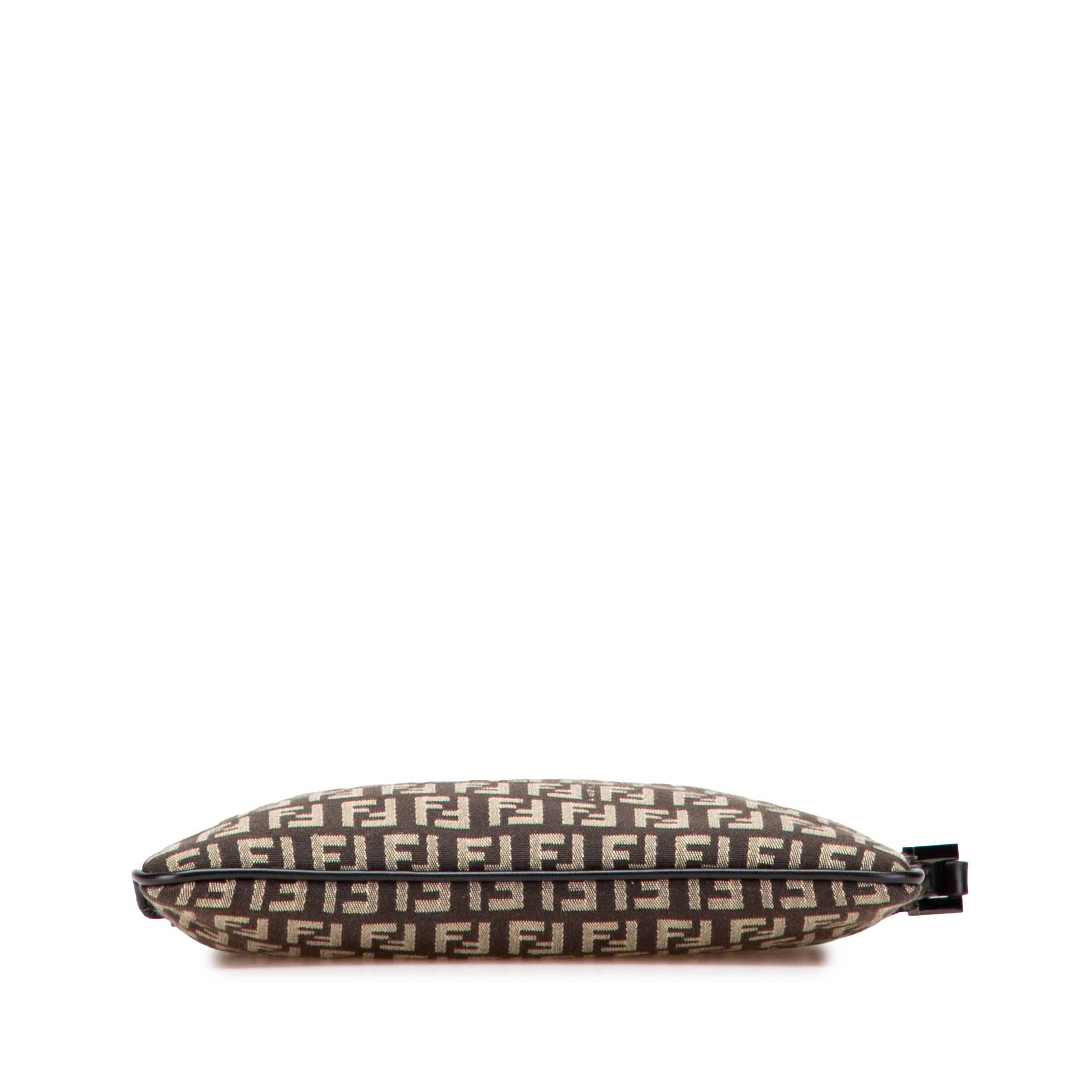 Fendi Zucchino Canvas Crossbody, från Luxclusif, i färgen dark brown. Klicka för att öppna bilden i stort format