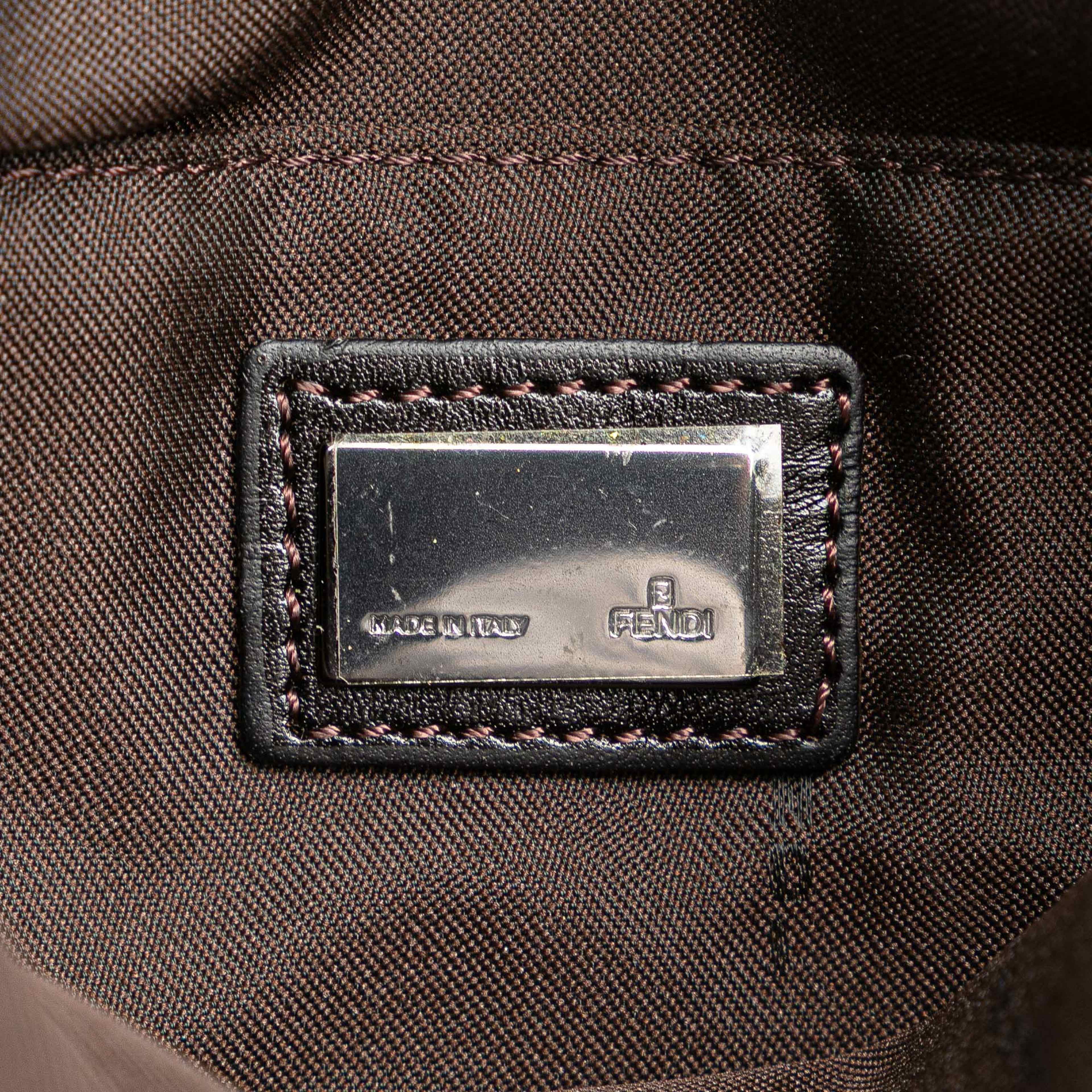 Fendi Zucchino Canvas Crossbody, från Luxclusif, i färgen dark brown. Klicka för att öppna bilden i stort format