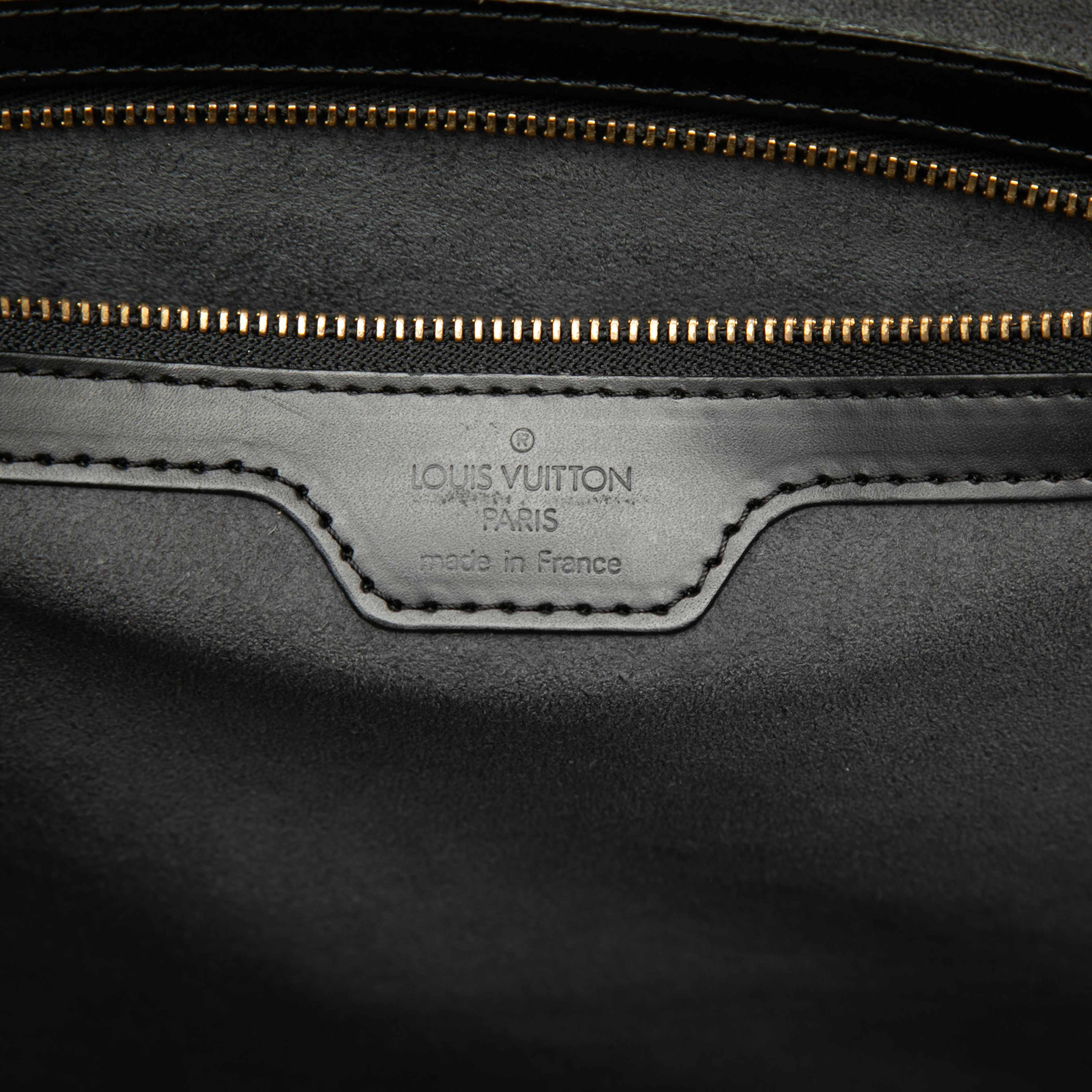 Louis Vuitton Epi Lussac, från Luxclusif, i färgen svart. Klicka för att öppna bilden i stort format