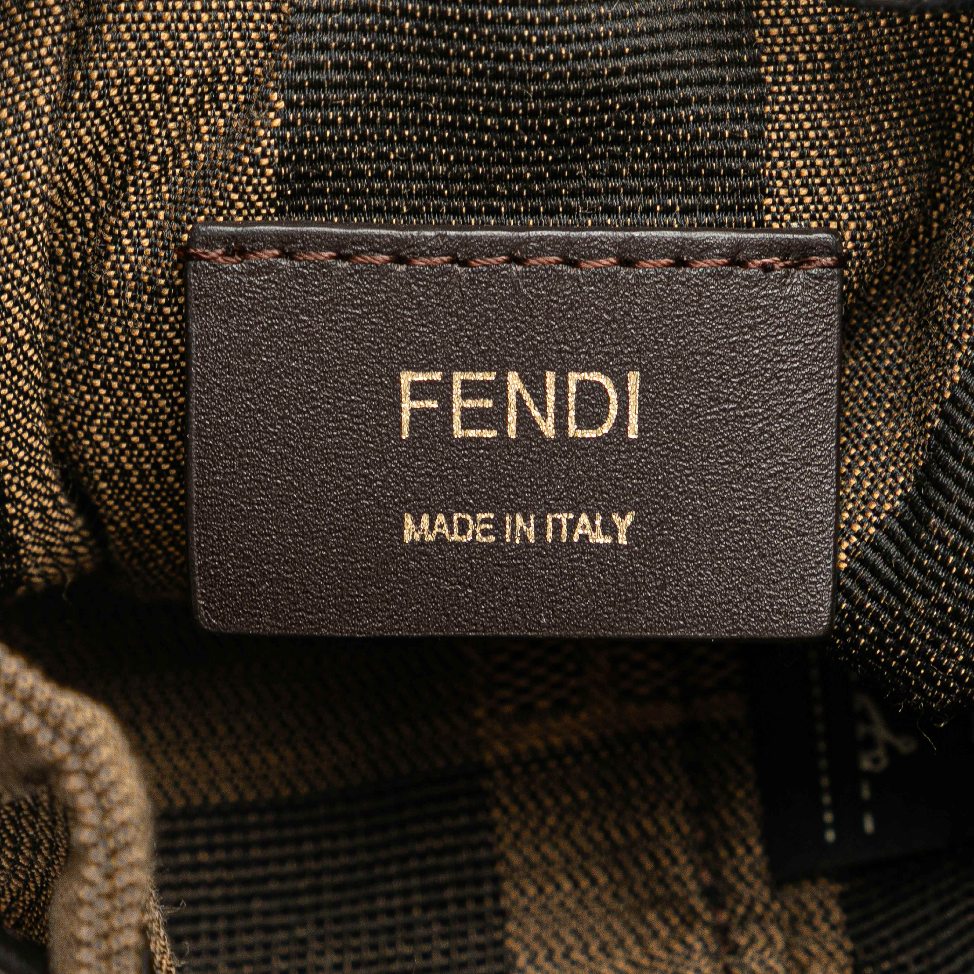 Fendi Zucca Pequin Jaquard And Straw Mon Tresor Bucket Bag, från Luxclusif, i färgen brown. Klicka för att öppna bilden i stort format