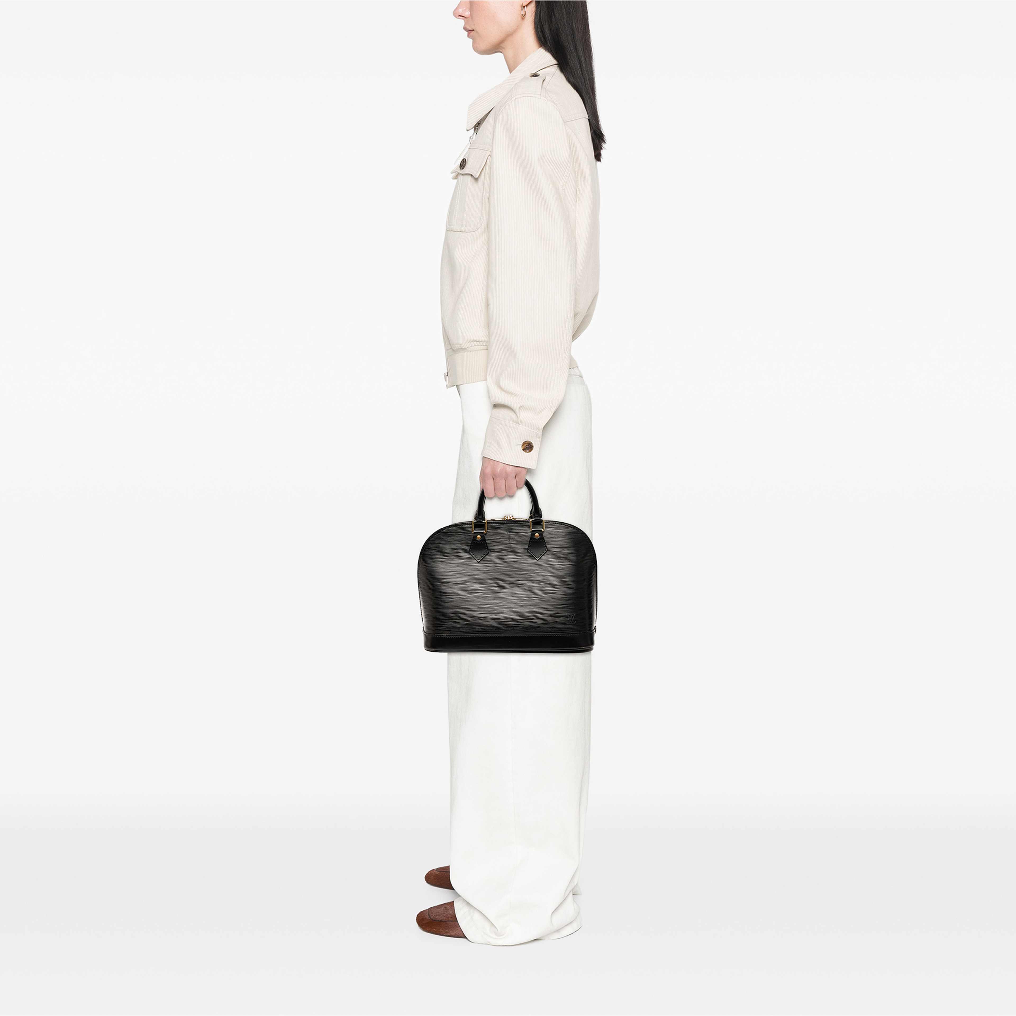 Louis Vuitton Epi Alma Pm, från Luxclusif, i färgen svart. Klicka för att öppna bilden i stort format