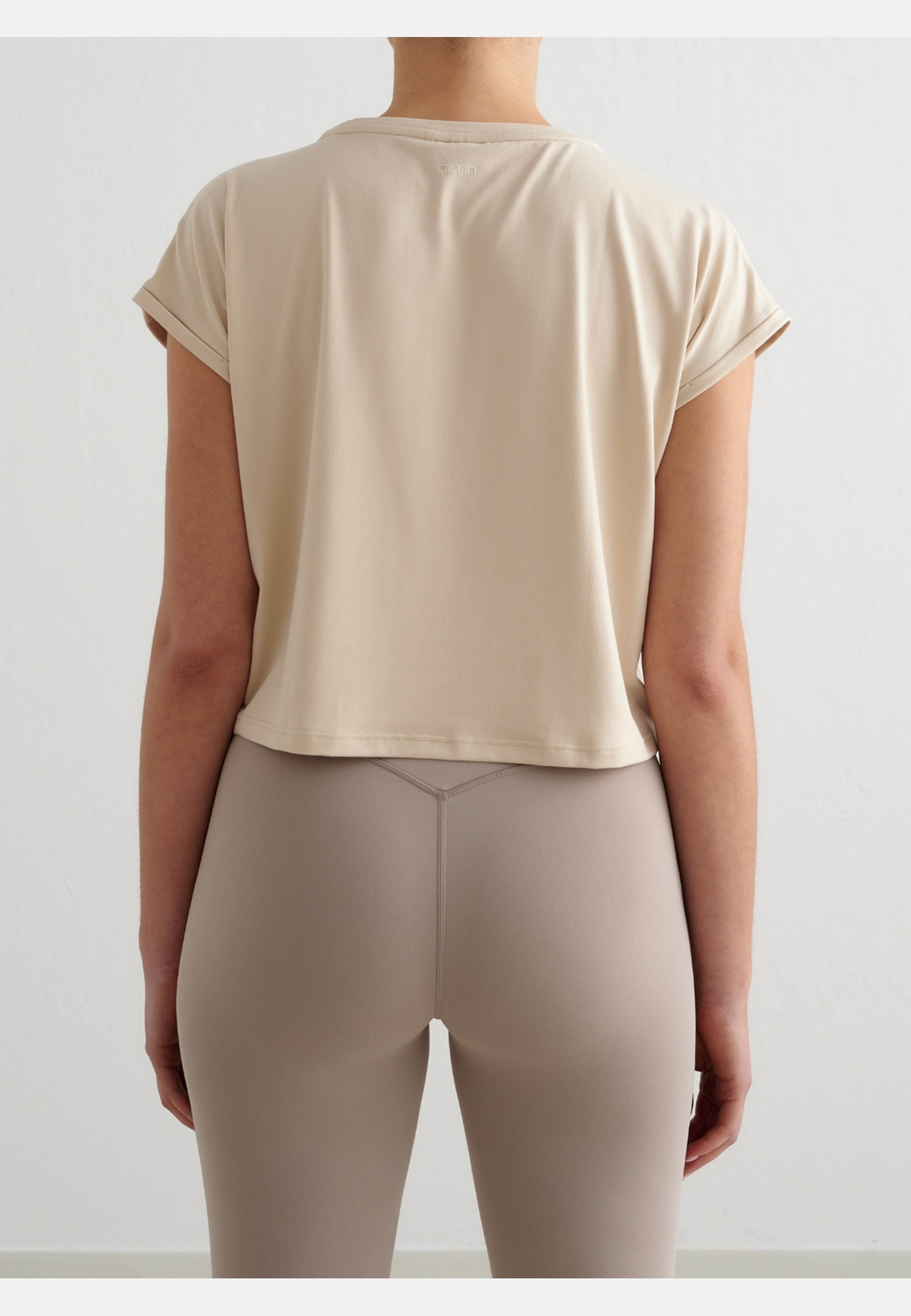 Soft Basic Roll Sleeve Top, från aim'n, i färgen café au lait. Klicka för att öppna bilden i stort format