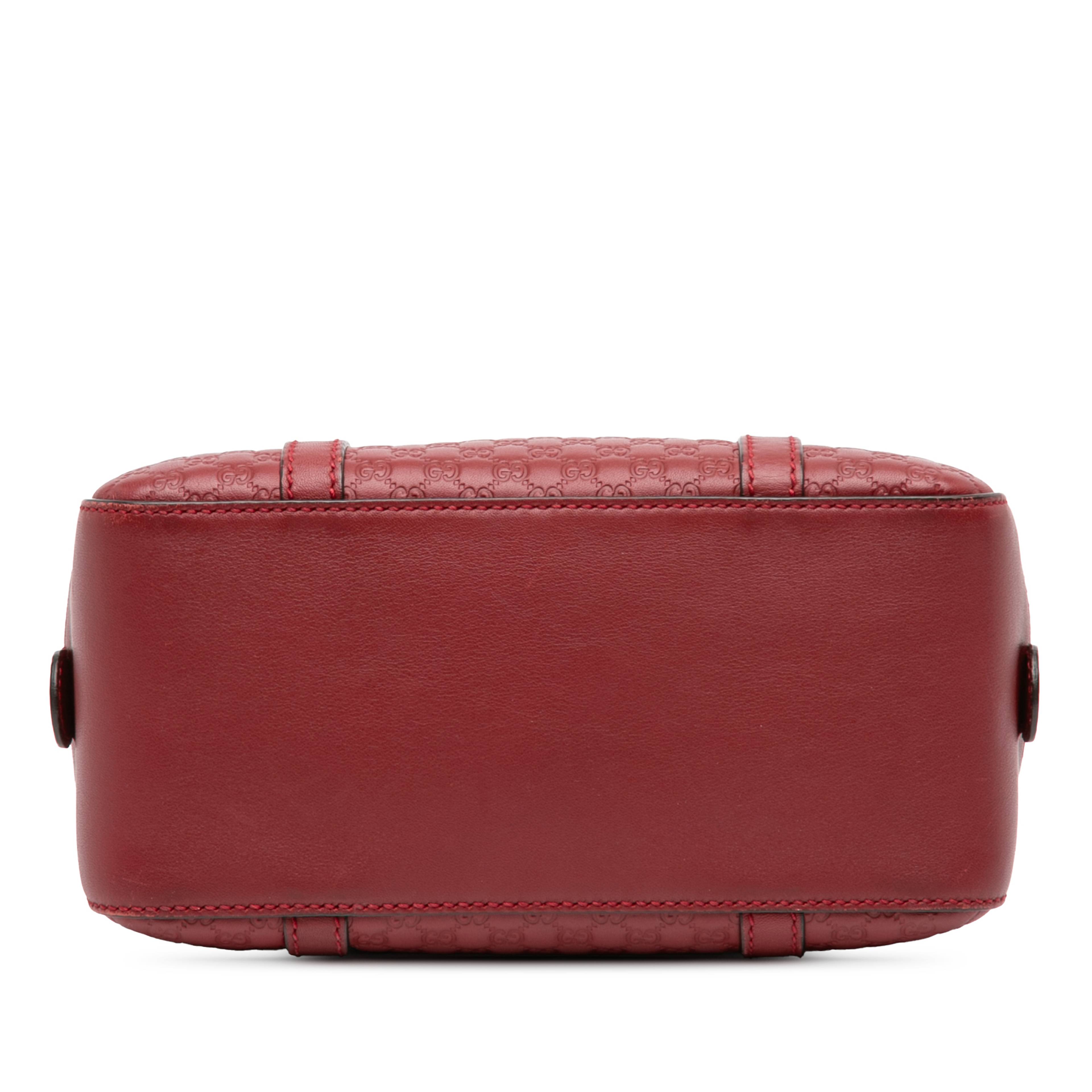 Gucci Small Microguccissima Bree Satchel, från Luxclusif, i färgen red. Klicka för att öppna bilden i stort format