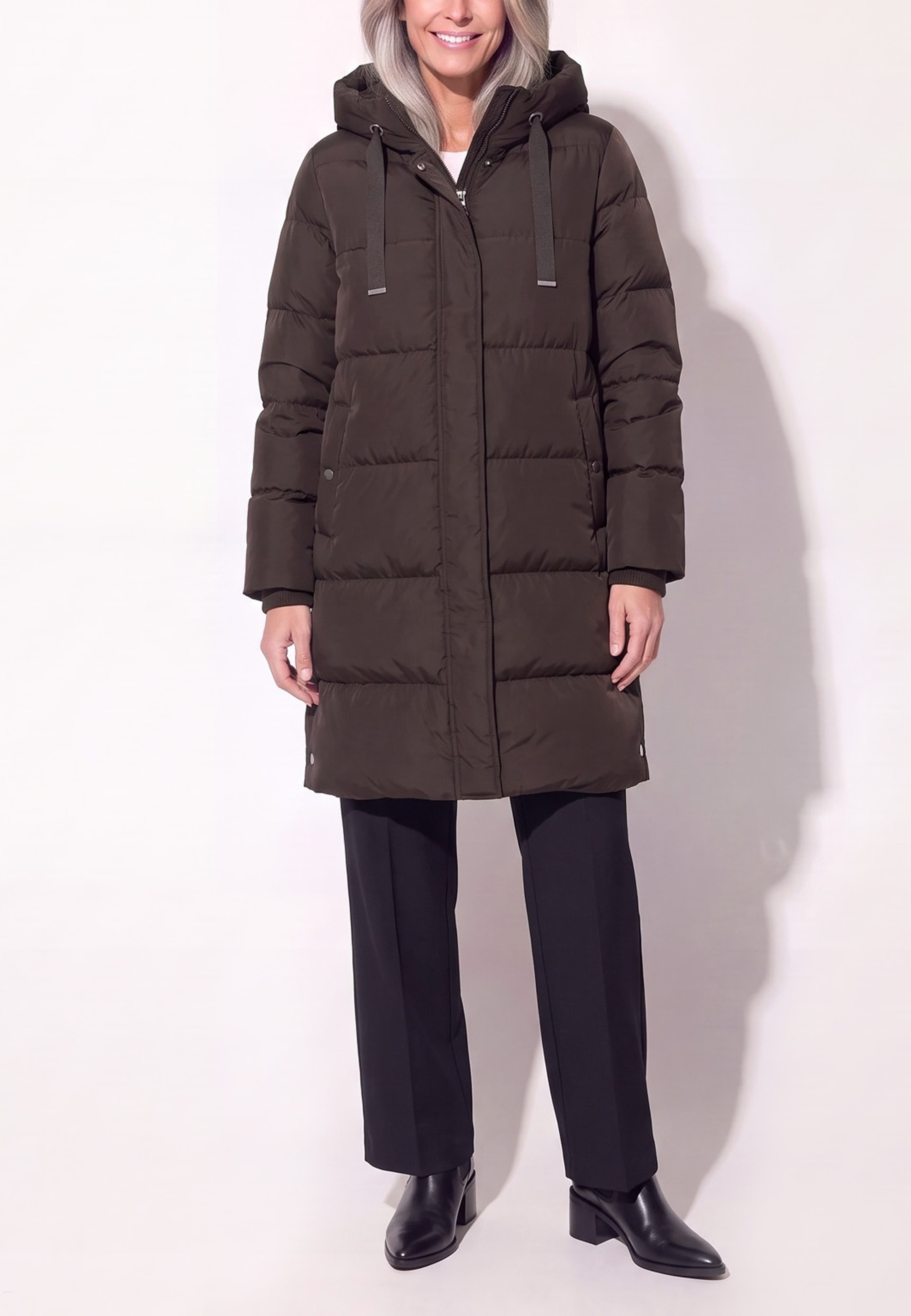 Leona Coat, från Saki, i färgen coffee brown. Klicka för att öppna bilden i stort format
