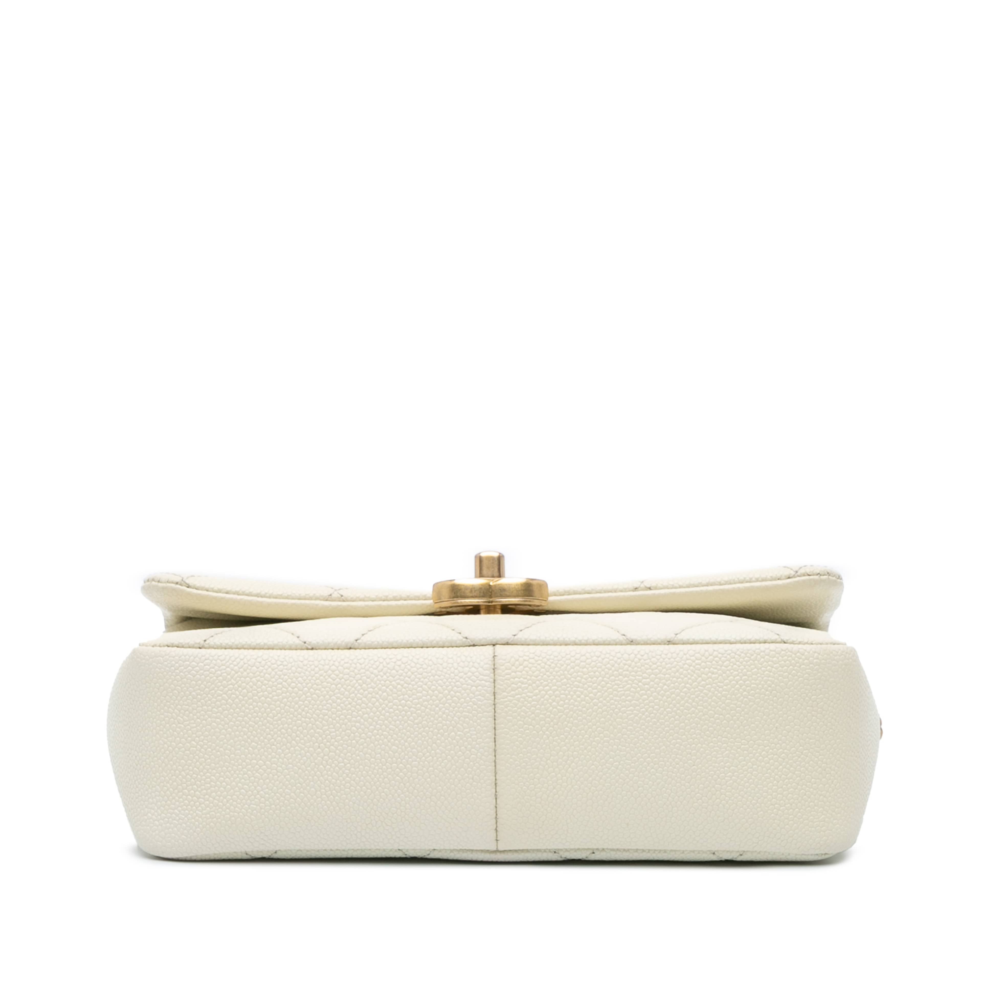 Chanel Small Quilted Caviar Chain Melody Flap, från Luxclusif, i färgen ivory. Klicka för att öppna bilden i stort format