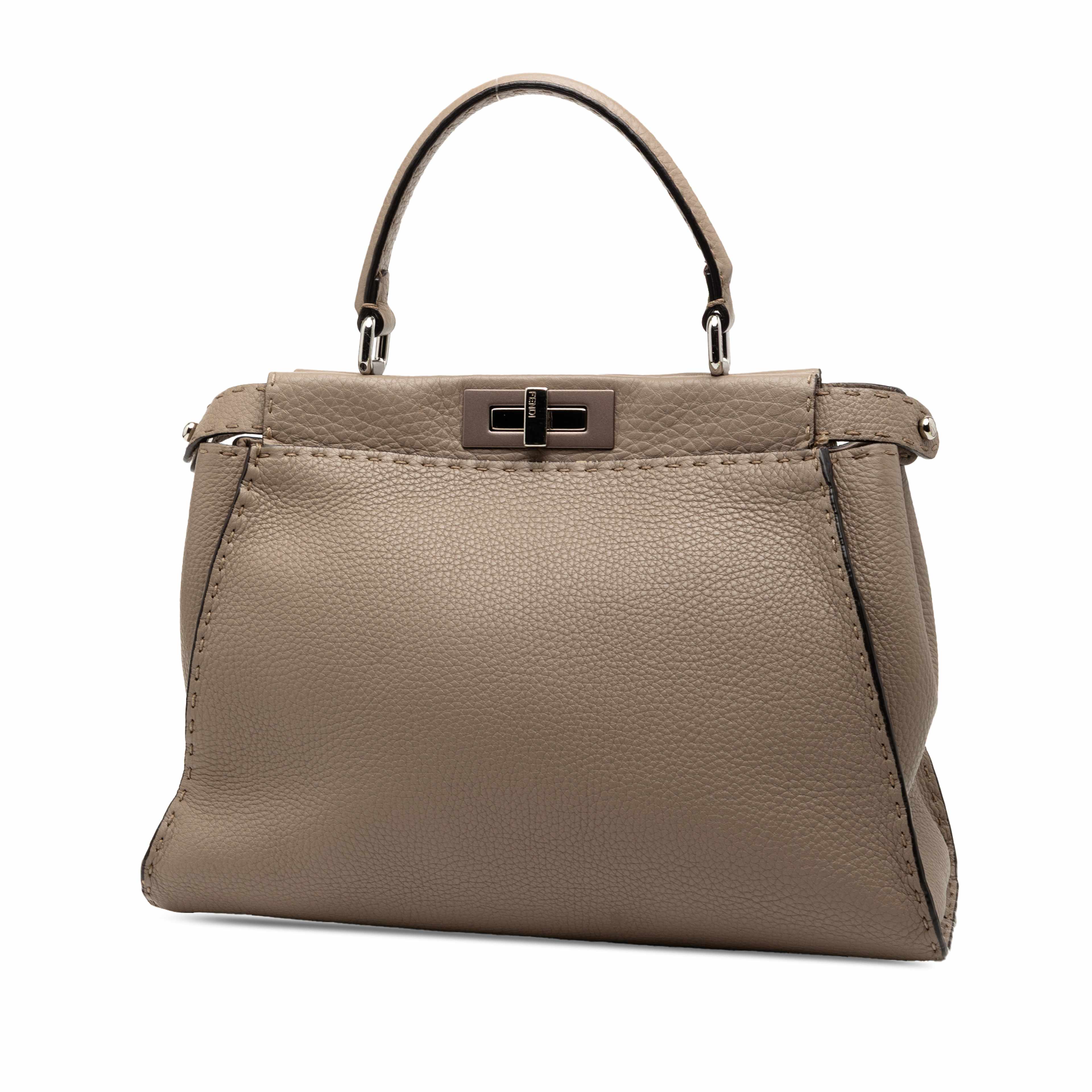 Fendi Medium Leather Selleria Peekaboo Iconic Satchel, från Luxclusif, i färgen light brown. Klicka för att öppna bilden i stort format