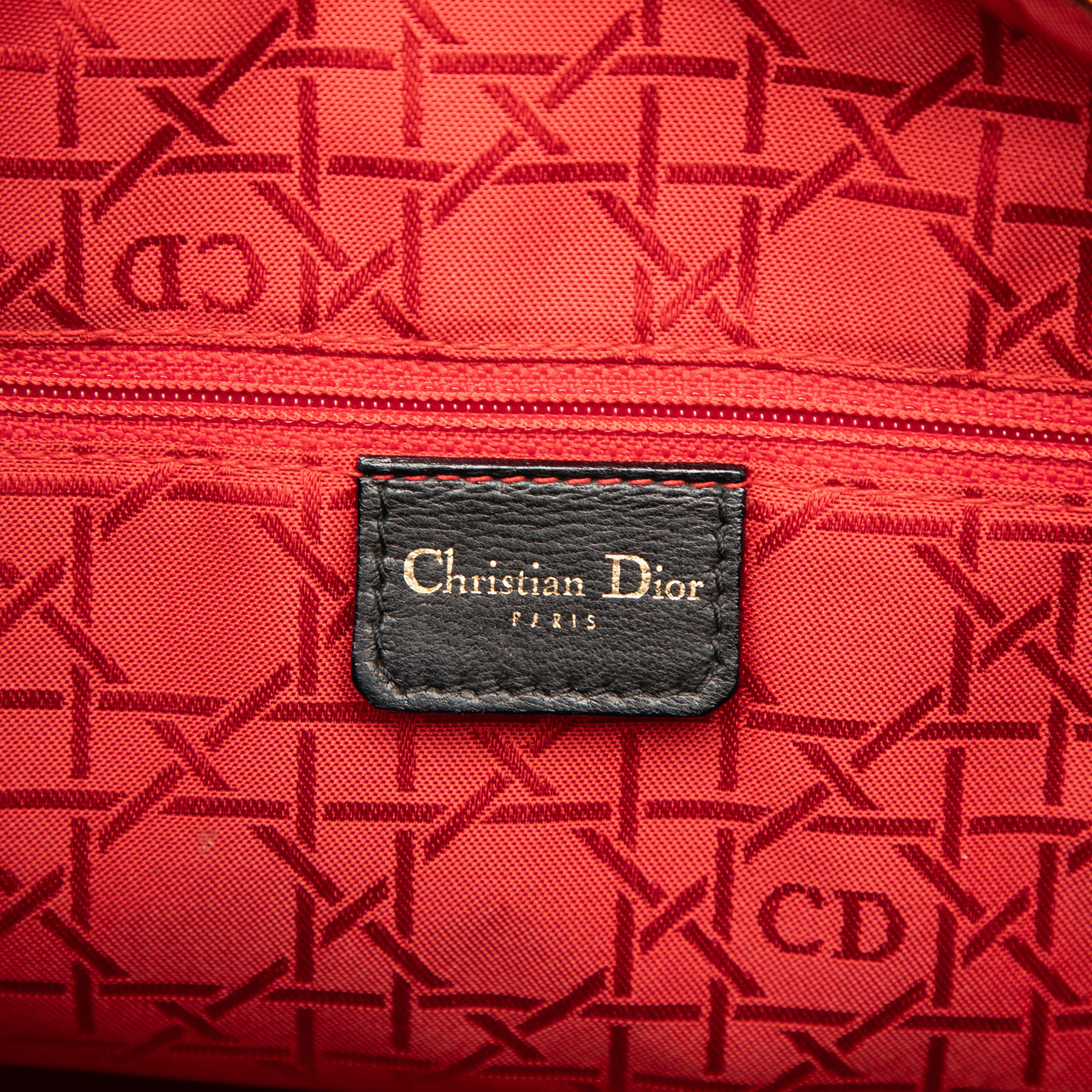 Dior Large Lambskin Cannage Lady Dior, från Luxclusif, i färgen black. Klicka för att öppna bilden i stort format