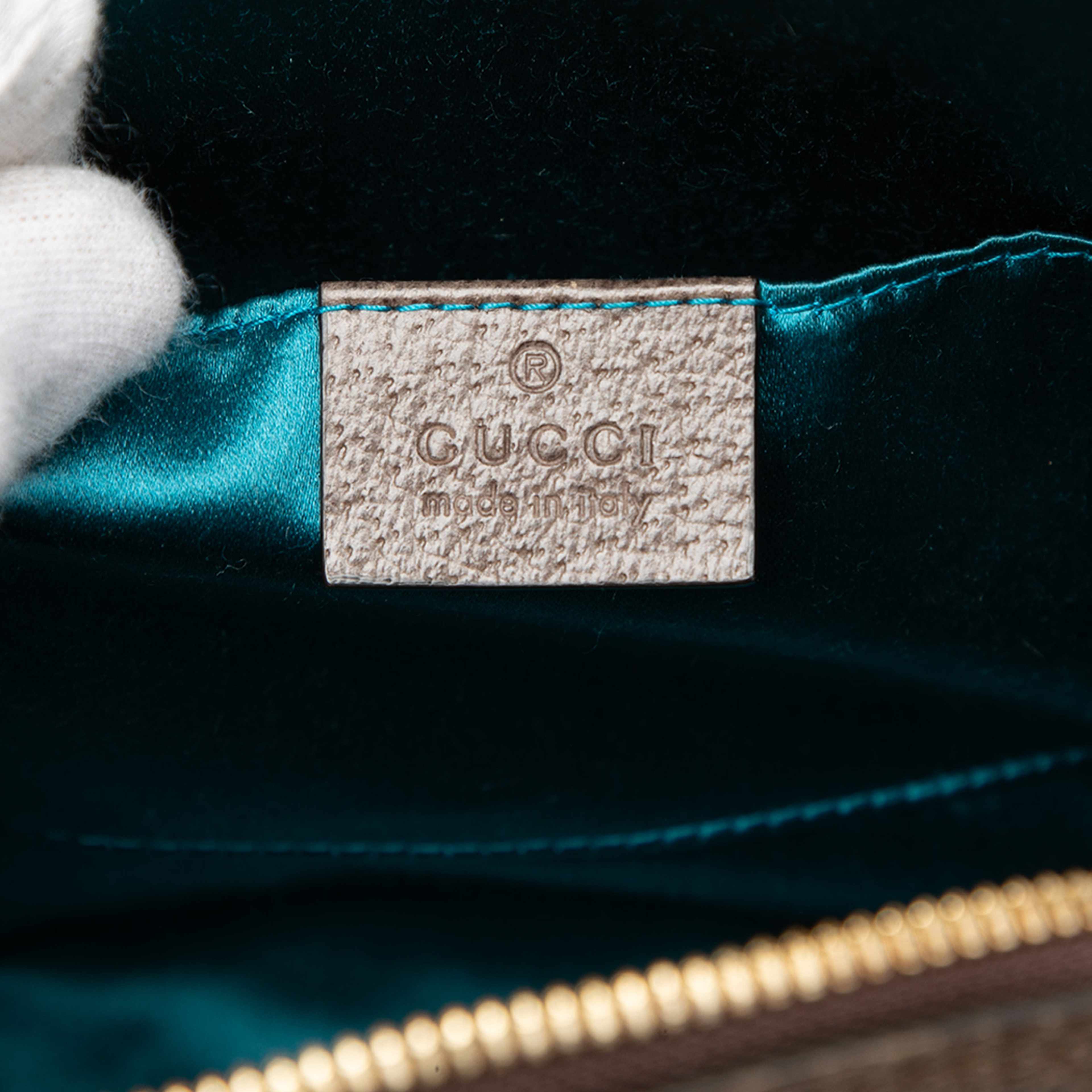 Gucci Small Gg Supreme Web Ophidia Dome Crossbody, från Luxclusif, i färgen beige. Klicka för att öppna bilden i stort format