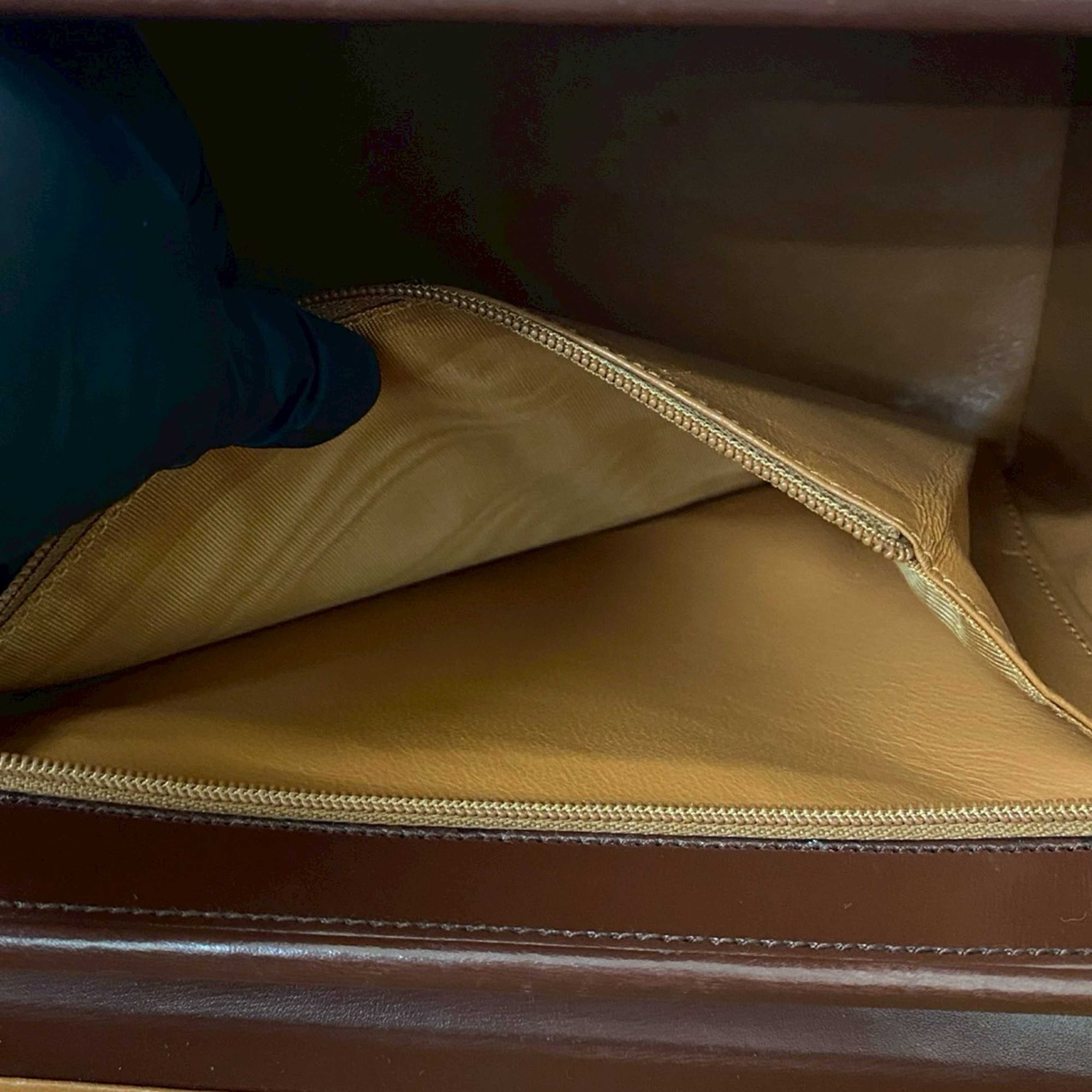 Gucci Leather Lady Lock Handbag, från Luxclusif, i färgen dark brown. Klicka för att öppna bilden i stort format