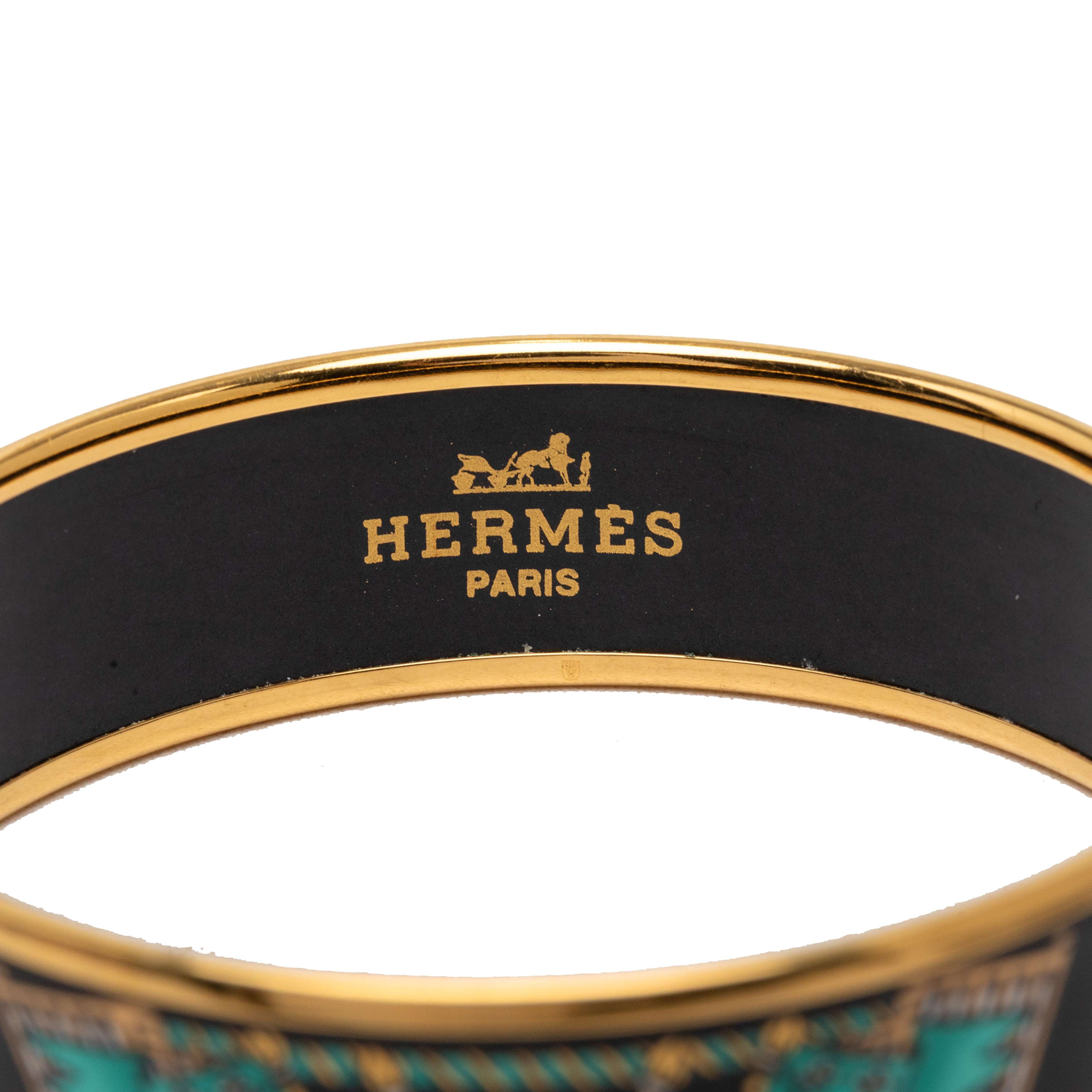 Hermès Wide Printed Enamel Bangle 65, från Luxclusif, i färgen black. Klicka för att öppna bilden i stort format