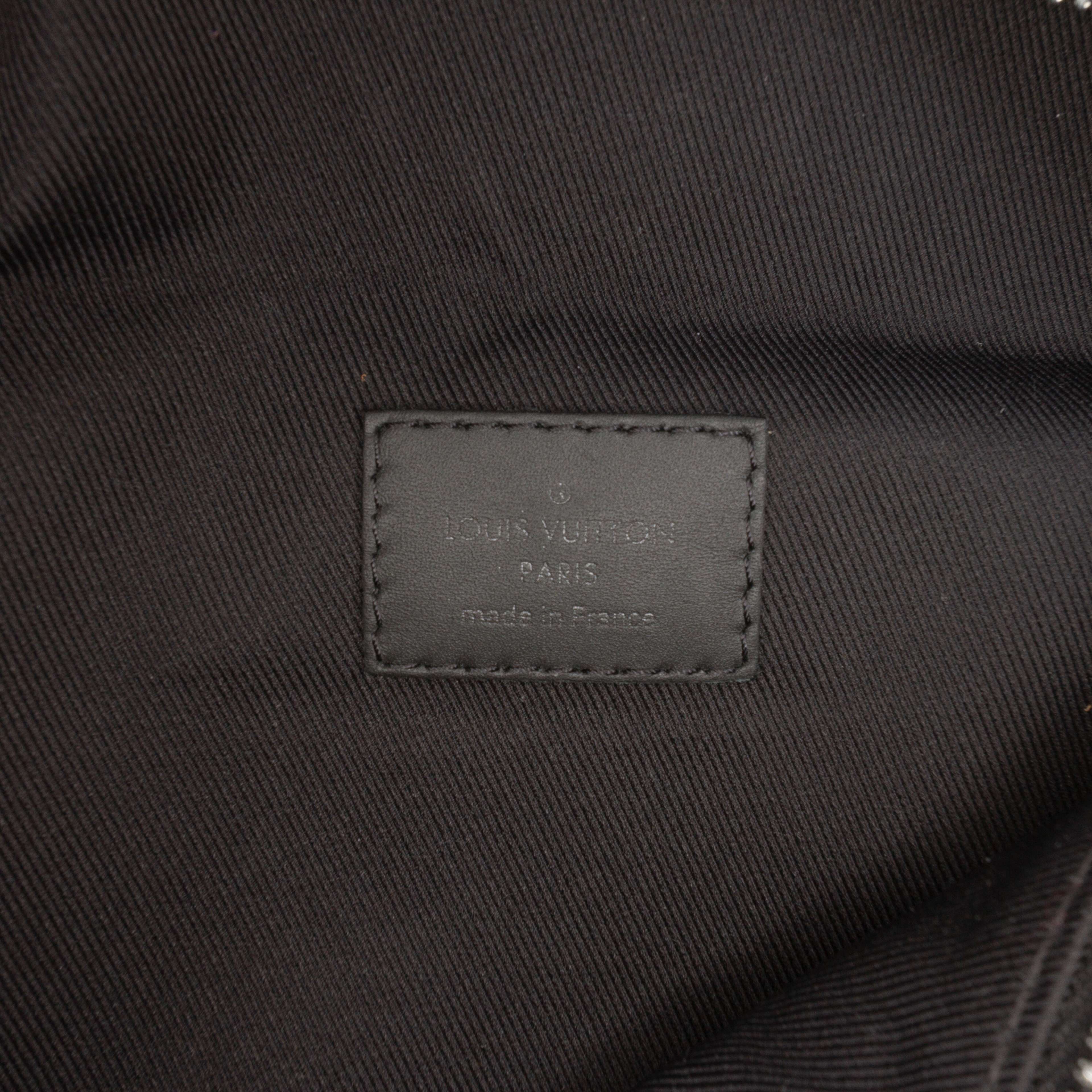 Louis Vuitton Damier Infini Campus Bumbag, från Luxclusif, i färgen black. Klicka för att öppna bilden i stort format